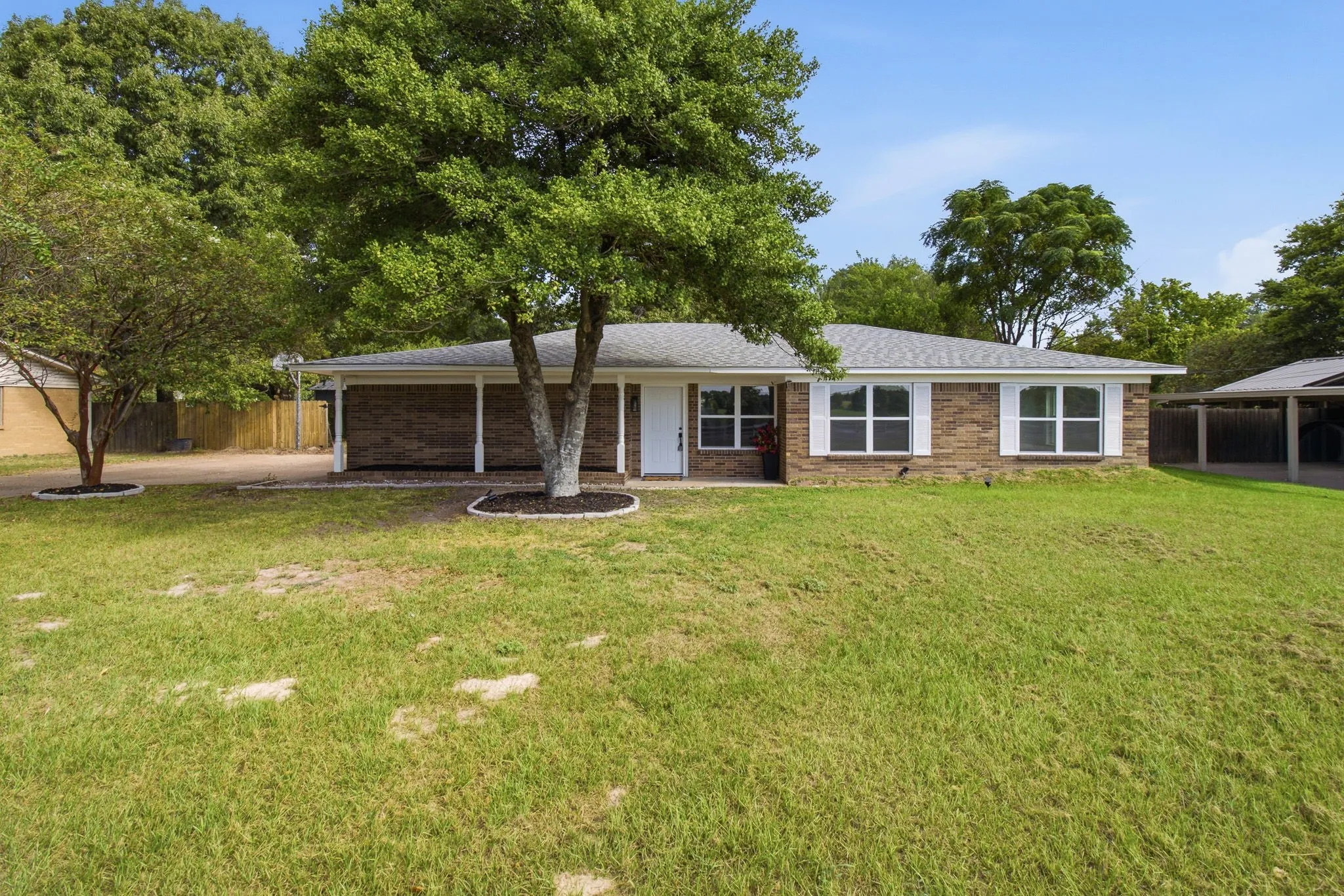 Single Family Residence For Sale in Henderson County , 3215 FM 2495, Athens, Texas 75752, 3 Bedroom, 2 Bathroom, 2 Garage spaces, 1,204 Sqft, built in 1968, mls#21380387, Real Estate Agent in Athens, Homes For Sale in Henderson county, Homes For Sale in Athens, Realtor in Athens Texas, Real Estate Brokerage Independent Realty Texas, Luminita Cordes Realtor