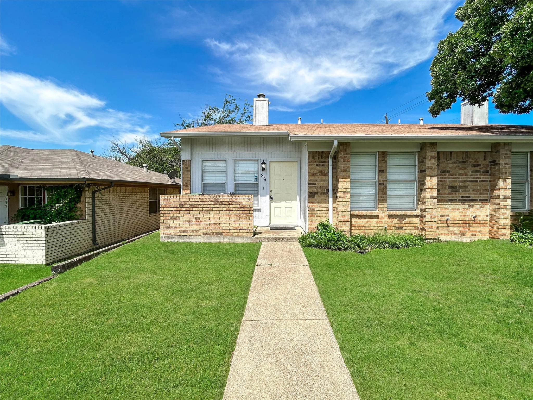 Single Family Residence For Rent in Tarrant County , 536 Guerin Drive, Arlington, Texas 76012, 2 Bedroom, 2 Bathroom, Garage spaces, 1,006 Sqft, built in 1982, mls#21386103, Real Estate Agent in Arlington, Homes For Rent in Tarrant county, Homes For Rent in Arlington, Realtor in Arlington Texas, Real Estate Brokerage Independent Realty Texas, Luminita Cordes Realtor