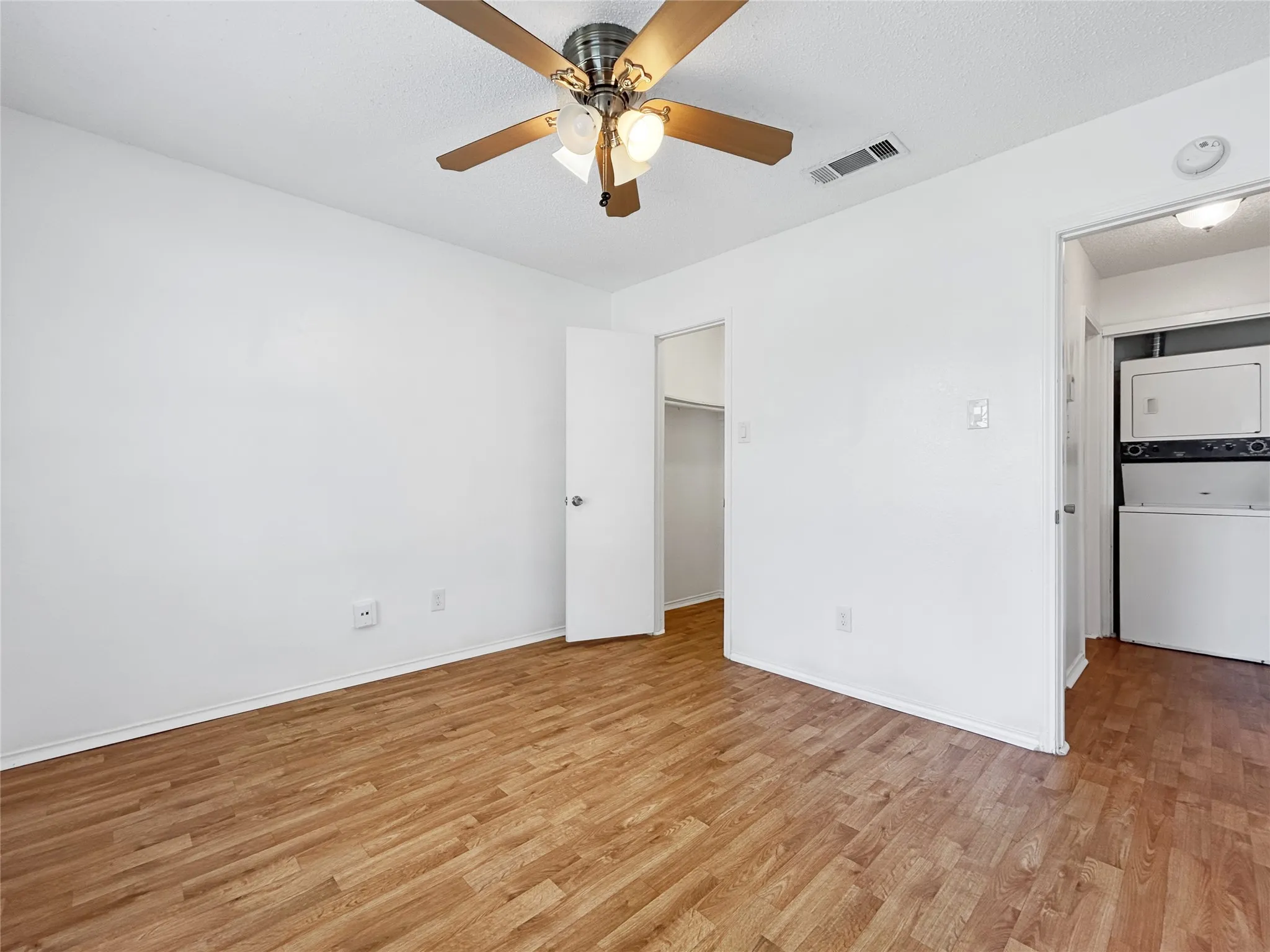 Single Family Residence For Rent in Tarrant County , 536 Guerin Drive, Arlington, Texas 76012, 2 Bedroom, 2 Bathroom, Garage spaces, 1,006 Sqft, built in 1982, mls#21386103, Real Estate Agent in Arlington, Homes For Rent in Tarrant county, Homes For Rent in Arlington, Realtor in Arlington Texas, Real Estate Brokerage Independent Realty Texas, Luminita Cordes Realtor