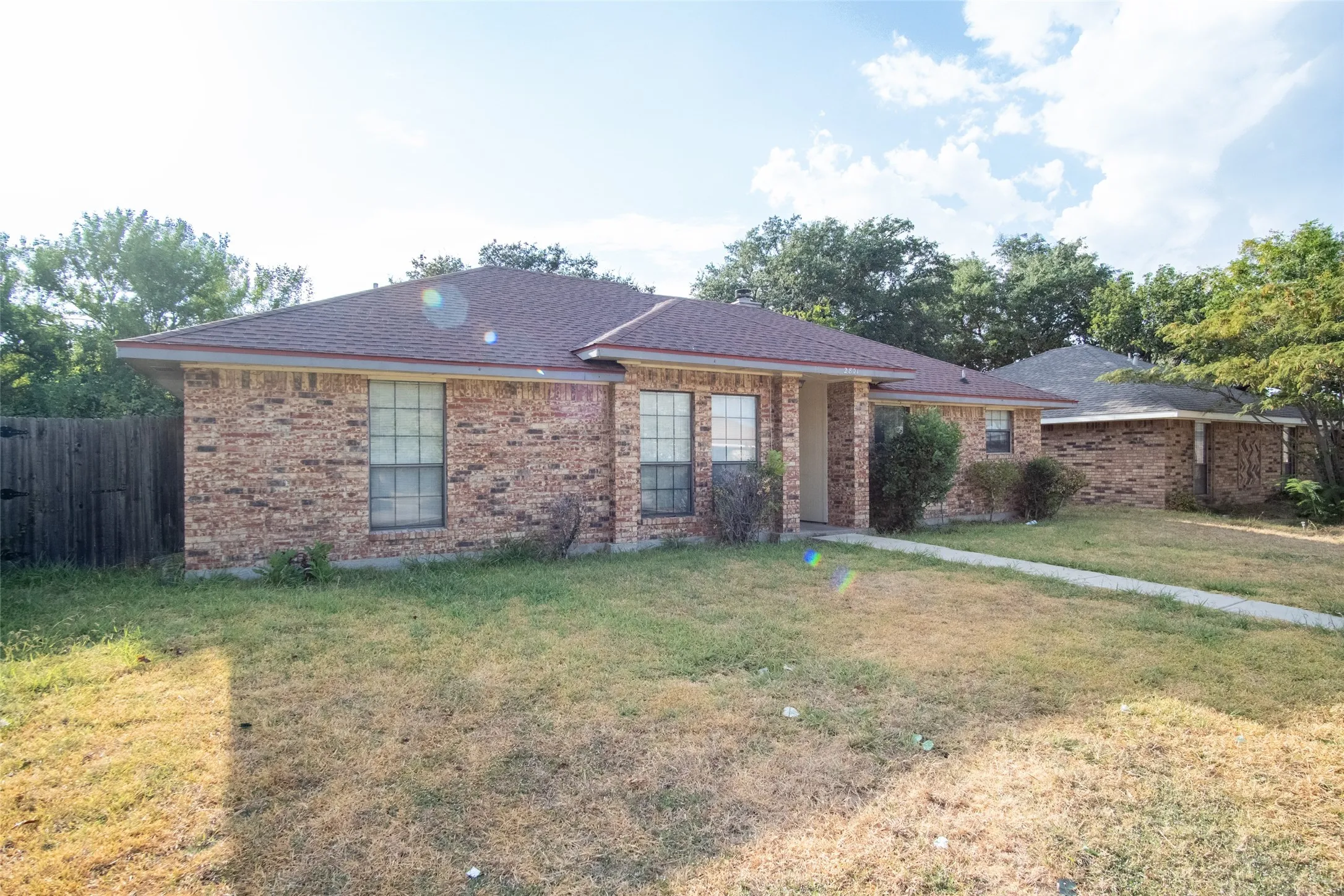Single Family Residence For Sale in Dallas County , 2801 College Park Drive, Rowlett, Texas 75088, 3 Bedroom, 2 Bathroom, Garage spaces, 1,488 Sqft, built in 1984, mls#21385973, Real Estate Agent in Rowlett, Homes For Sale in Dallas county, Homes For Sale in Rowlett, Realtor in Rowlett Texas, Real Estate Brokerage Independent Realty Texas, Luminita Cordes Realtor
