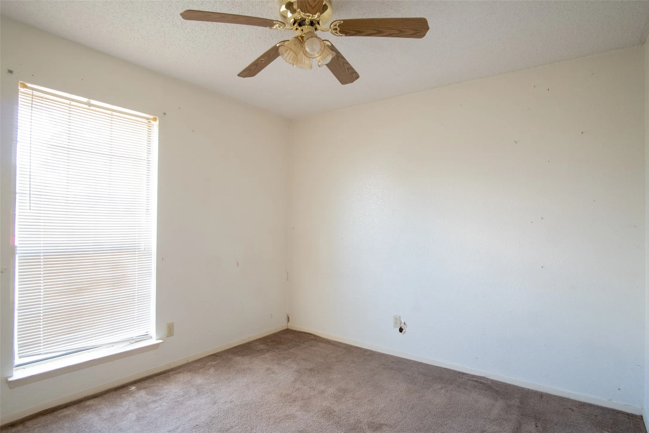 Single Family Residence For Sale in Dallas County , 2801 College Park Drive, Rowlett, Texas 75088, 3 Bedroom, 2 Bathroom, Garage spaces, 1,488 Sqft, built in 1984, mls#21385973, Real Estate Agent in Rowlett, Homes For Sale in Dallas county, Homes For Sale in Rowlett, Realtor in Rowlett Texas, Real Estate Brokerage Independent Realty Texas, Luminita Cordes Realtor