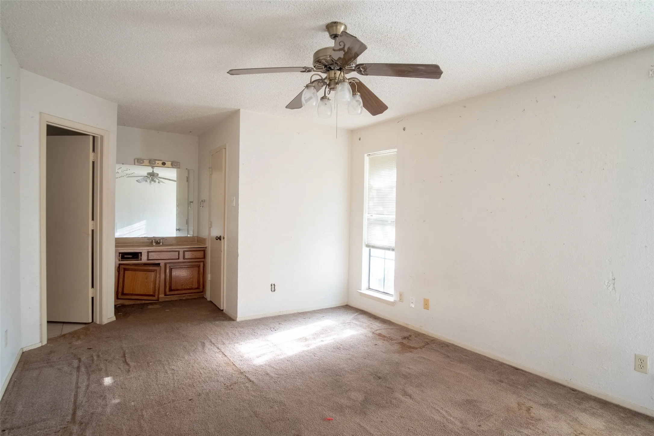 Single Family Residence For Sale in Dallas County , 2801 College Park Drive, Rowlett, Texas 75088, 3 Bedroom, 2 Bathroom, Garage spaces, 1,488 Sqft, built in 1984, mls#21385973, Real Estate Agent in Rowlett, Homes For Sale in Dallas county, Homes For Sale in Rowlett, Realtor in Rowlett Texas, Real Estate Brokerage Independent Realty Texas, Luminita Cordes Realtor