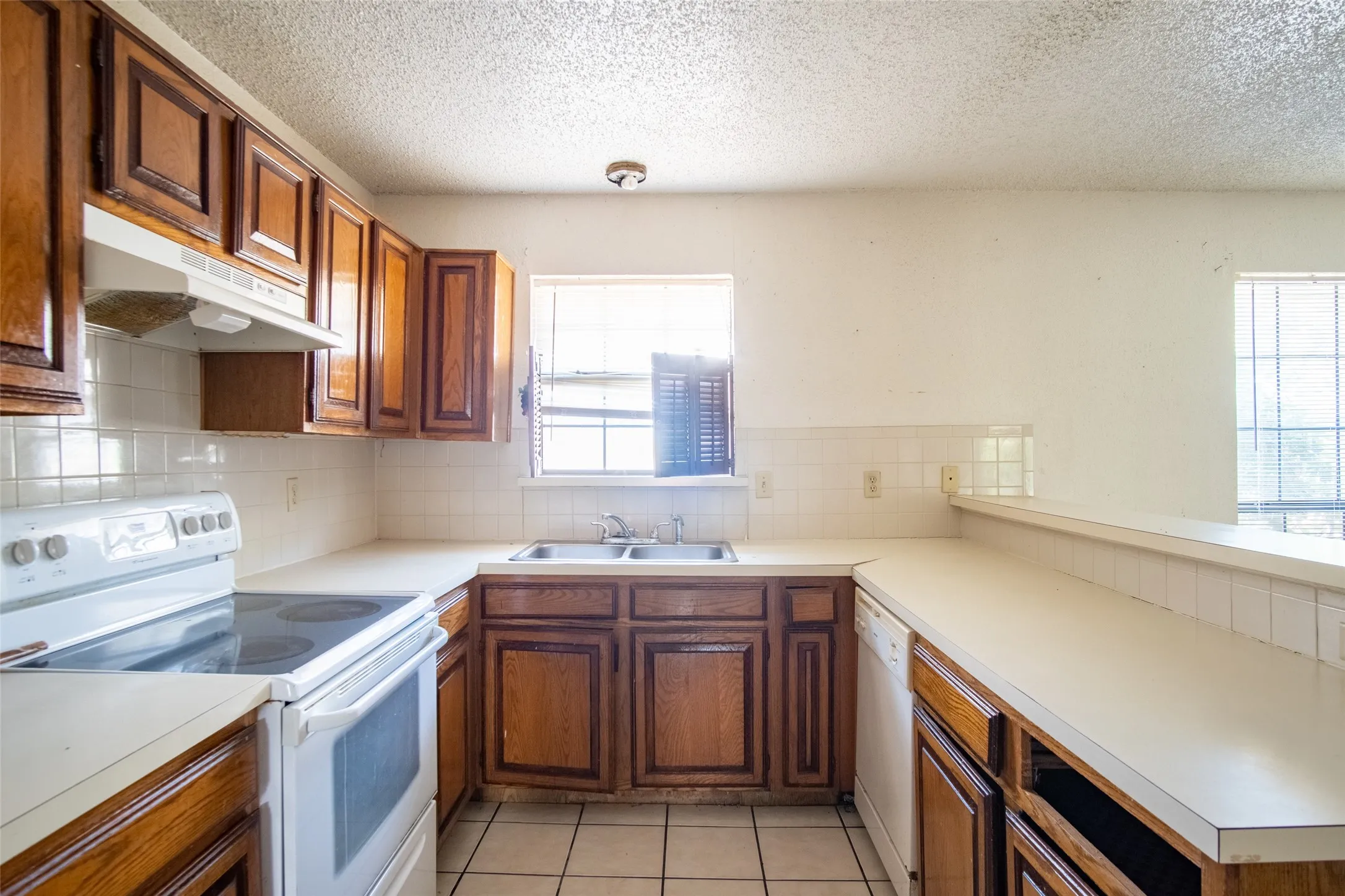 Single Family Residence For Sale in Dallas County , 2801 College Park Drive, Rowlett, Texas 75088, 3 Bedroom, 2 Bathroom, Garage spaces, 1,488 Sqft, built in 1984, mls#21385973, Real Estate Agent in Rowlett, Homes For Sale in Dallas county, Homes For Sale in Rowlett, Realtor in Rowlett Texas, Real Estate Brokerage Independent Realty Texas, Luminita Cordes Realtor