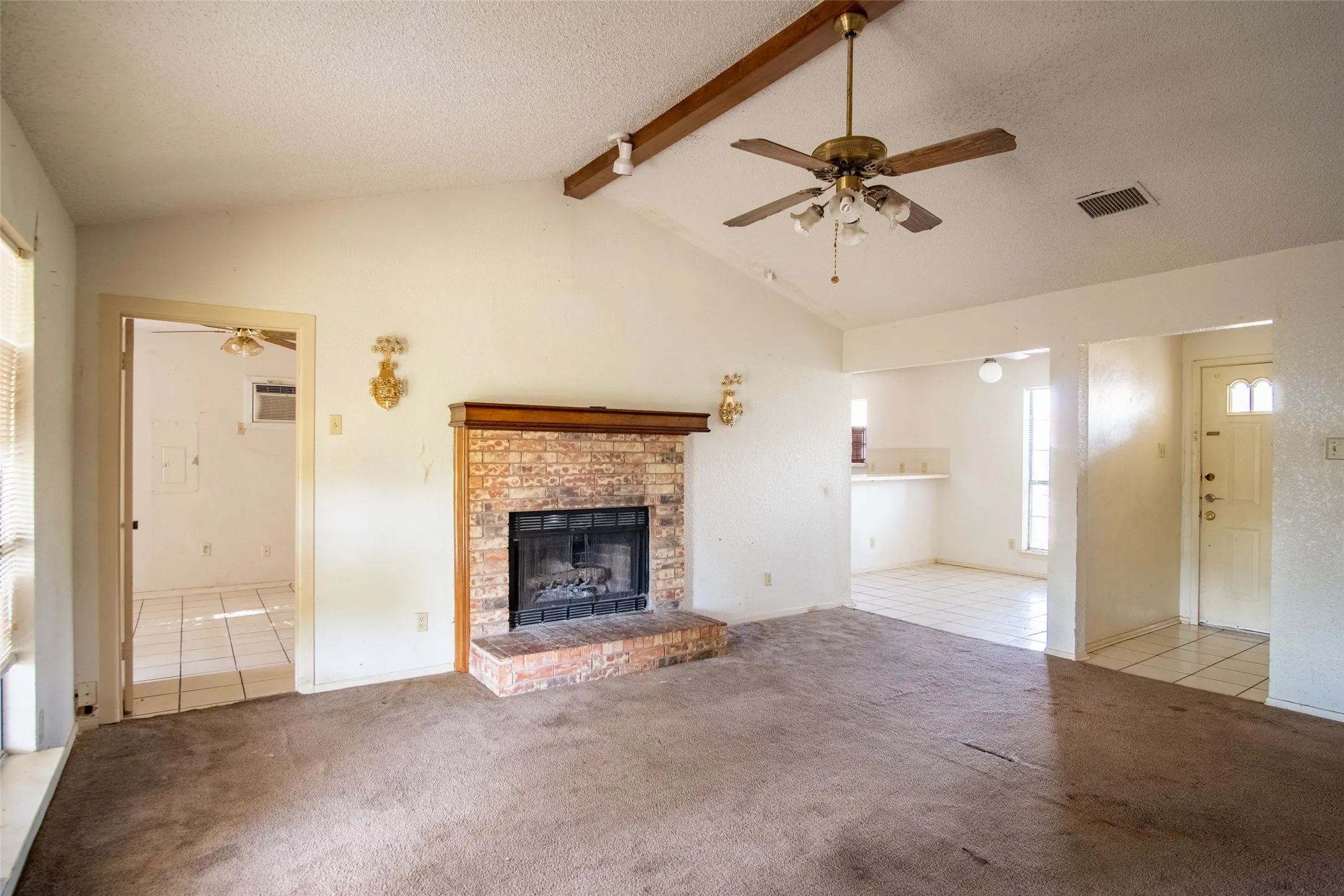 Single Family Residence For Sale in Dallas County , 2801 College Park Drive, Rowlett, Texas 75088, 3 Bedroom, 2 Bathroom, Garage spaces, 1,488 Sqft, built in 1984, mls#21385973, Real Estate Agent in Rowlett, Homes For Sale in Dallas county, Homes For Sale in Rowlett, Realtor in Rowlett Texas, Real Estate Brokerage Independent Realty Texas, Luminita Cordes Realtor
