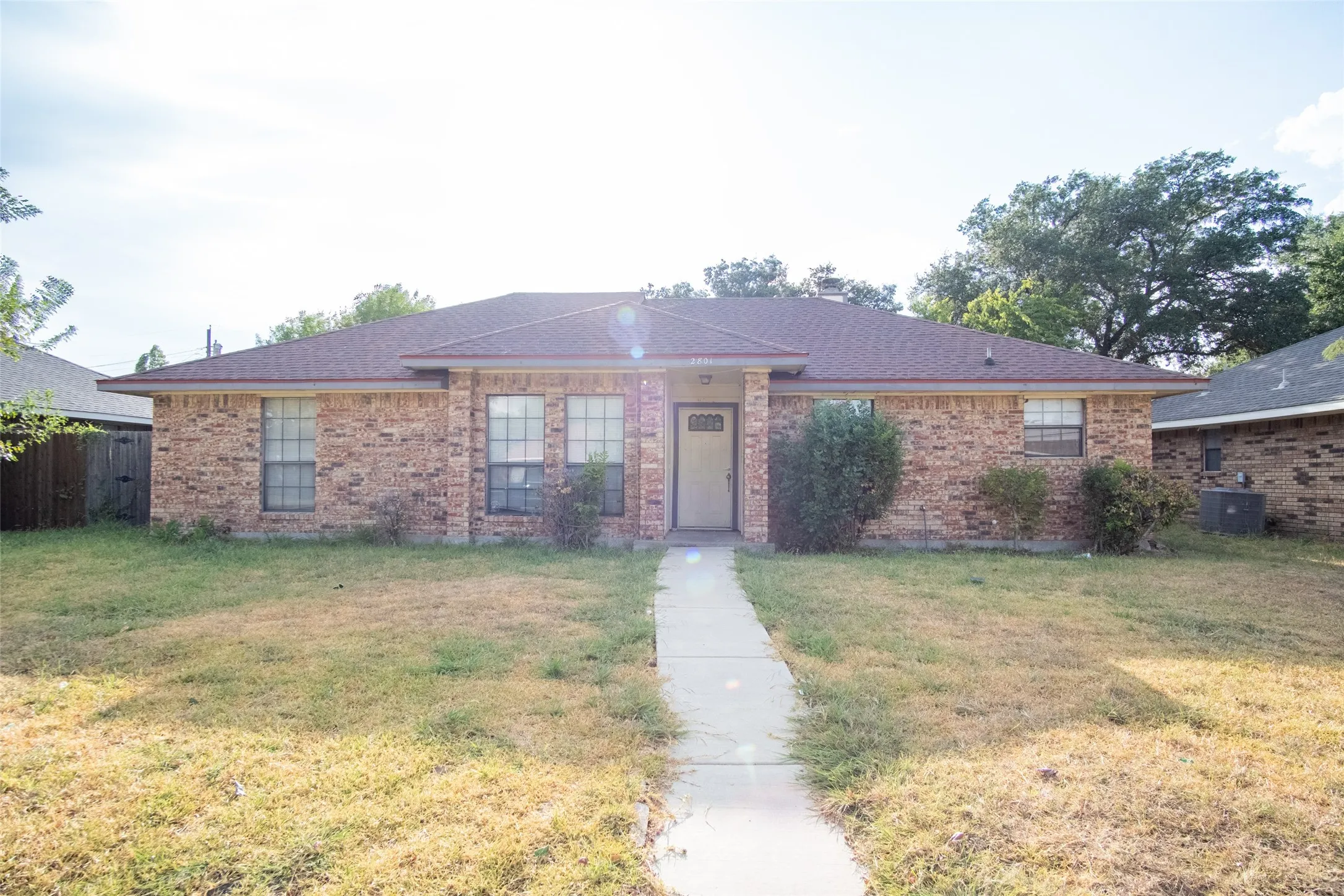 Single Family Residence For Sale in Dallas County , 2801 College Park Drive, Rowlett, Texas 75088, 3 Bedroom, 2 Bathroom, Garage spaces, 1,488 Sqft, built in 1984, mls#21385973, Real Estate Agent in Rowlett, Homes For Sale in Dallas county, Homes For Sale in Rowlett, Realtor in Rowlett Texas, Real Estate Brokerage Independent Realty Texas, Luminita Cordes Realtor