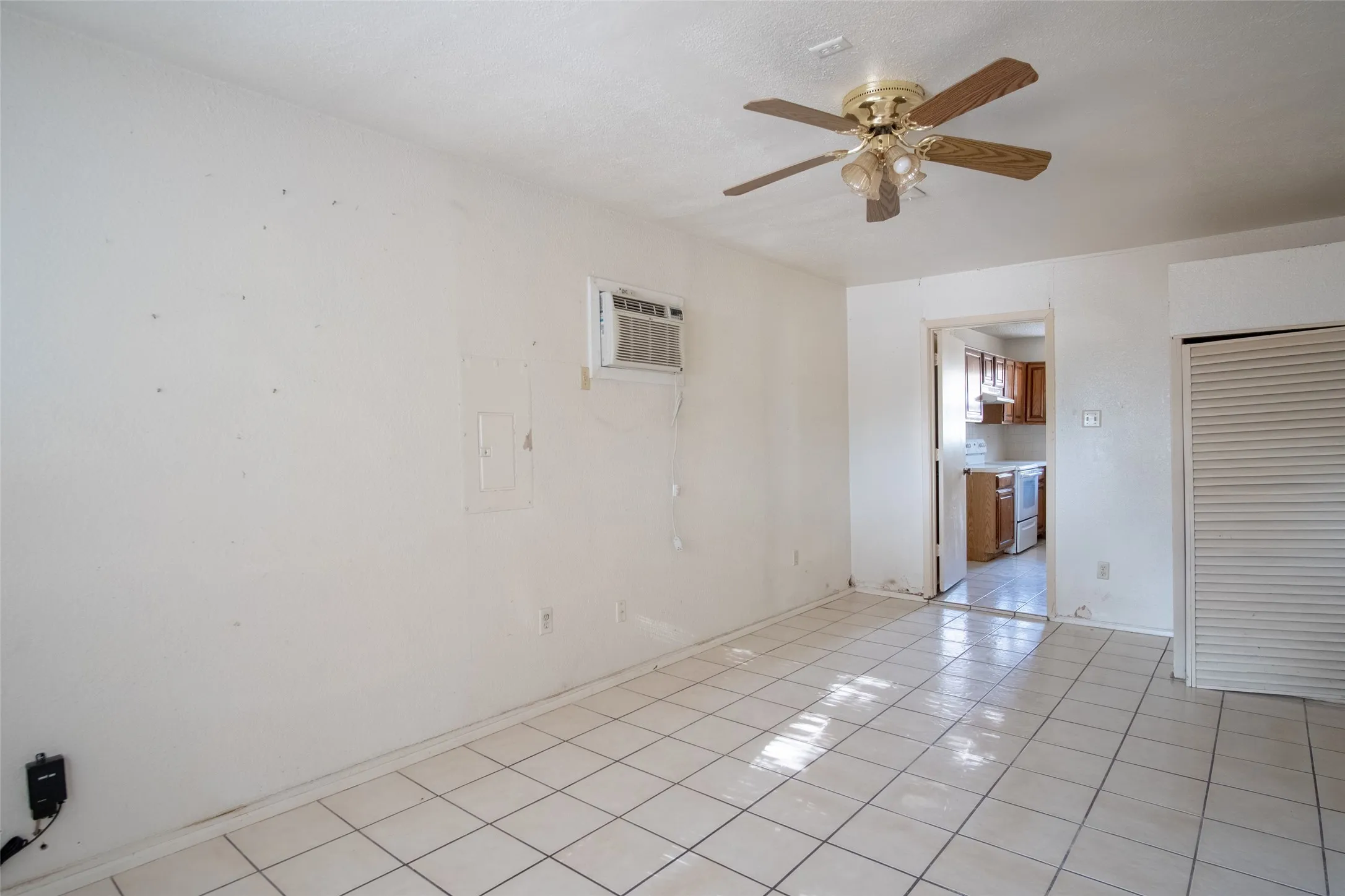 Single Family Residence For Sale in Dallas County , 2801 College Park Drive, Rowlett, Texas 75088, 3 Bedroom, 2 Bathroom, Garage spaces, 1,488 Sqft, built in 1984, mls#21385973, Real Estate Agent in Rowlett, Homes For Sale in Dallas county, Homes For Sale in Rowlett, Realtor in Rowlett Texas, Real Estate Brokerage Independent Realty Texas, Luminita Cordes Realtor