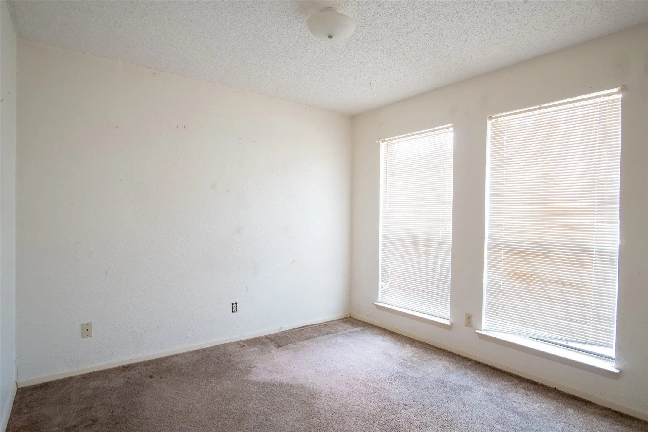 Single Family Residence For Sale in Dallas County , 2801 College Park Drive, Rowlett, Texas 75088, 3 Bedroom, 2 Bathroom, Garage spaces, 1,488 Sqft, built in 1984, mls#21385973, Real Estate Agent in Rowlett, Homes For Sale in Dallas county, Homes For Sale in Rowlett, Realtor in Rowlett Texas, Real Estate Brokerage Independent Realty Texas, Luminita Cordes Realtor