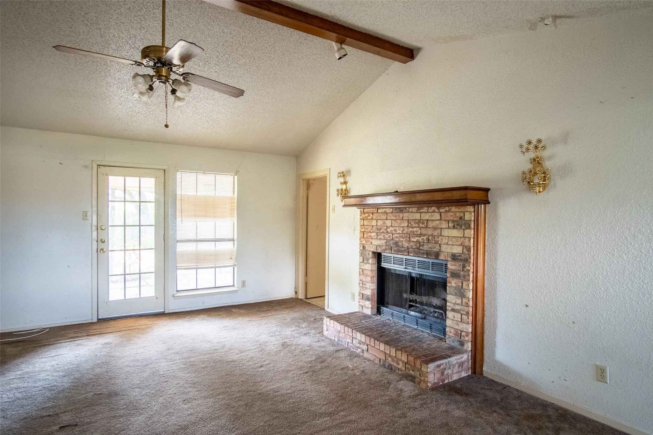 Single Family Residence For Sale in Dallas County , 2801 College Park Drive, Rowlett, Texas 75088, 3 Bedroom, 2 Bathroom, Garage spaces, 1,488 Sqft, built in 1984, mls#21385973, Real Estate Agent in Rowlett, Homes For Sale in Dallas county, Homes For Sale in Rowlett, Realtor in Rowlett Texas, Real Estate Brokerage Independent Realty Texas, Luminita Cordes Realtor