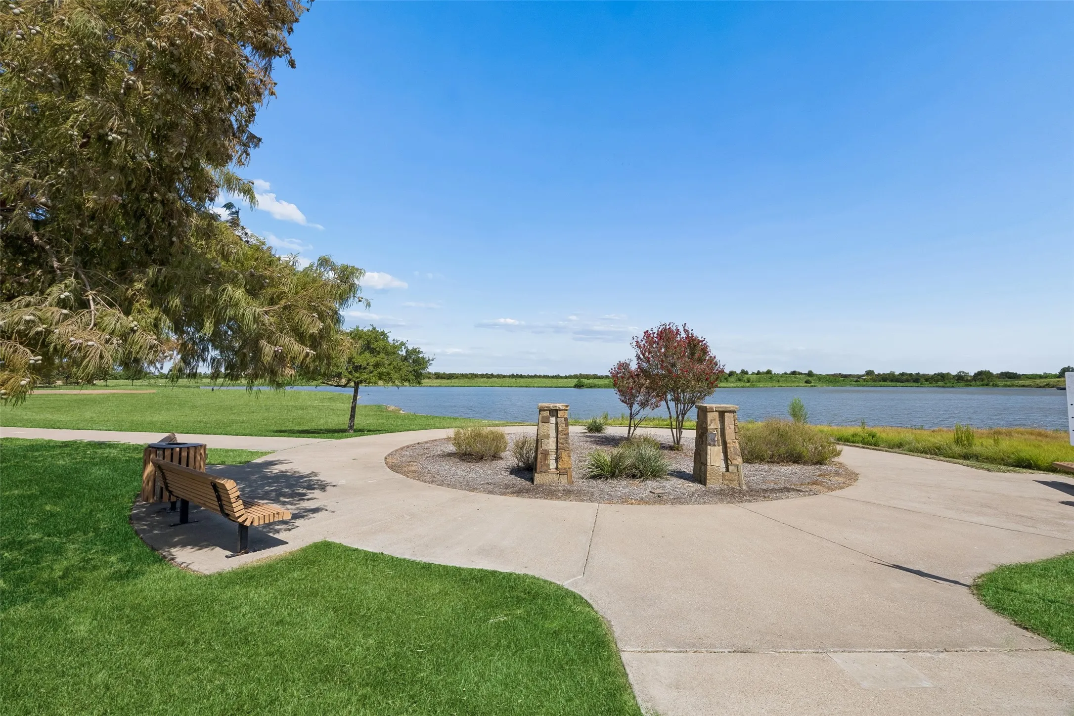 Single Family Residence For Sale in Kaufman County , 2017 Stonewood Court, Heartland, Texas 75126, 3 Bedroom, 3 Bathroom, 2 Garage spaces, 2,506 Sqft, built in 2008, mls#21382869, Real Estate Agent in Heartland, Homes For Sale in Kaufman county, Homes For Sale in Heartland, Realtor in Heartland Texas, Real Estate Brokerage Independent Realty Texas, Luminita Cordes Realtor