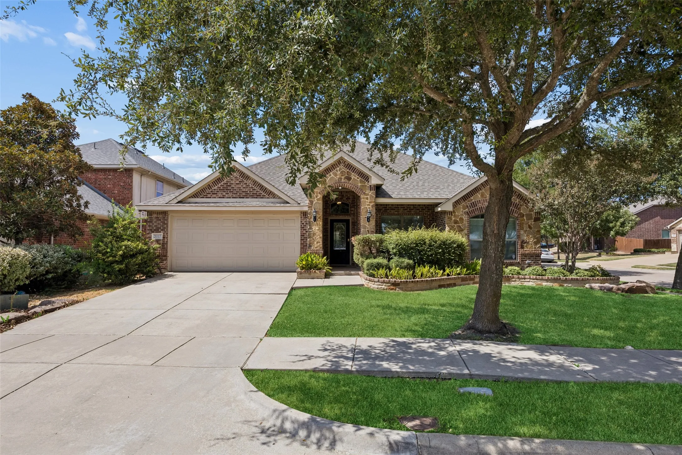 Single Family Residence For Sale in Kaufman County , 2017 Stonewood Court, Heartland, Texas 75126, 3 Bedroom, 3 Bathroom, 2 Garage spaces, 2,506 Sqft, built in 2008, mls#21382869, Real Estate Agent in Heartland, Homes For Sale in Kaufman county, Homes For Sale in Heartland, Realtor in Heartland Texas, Real Estate Brokerage Independent Realty Texas, Luminita Cordes Realtor