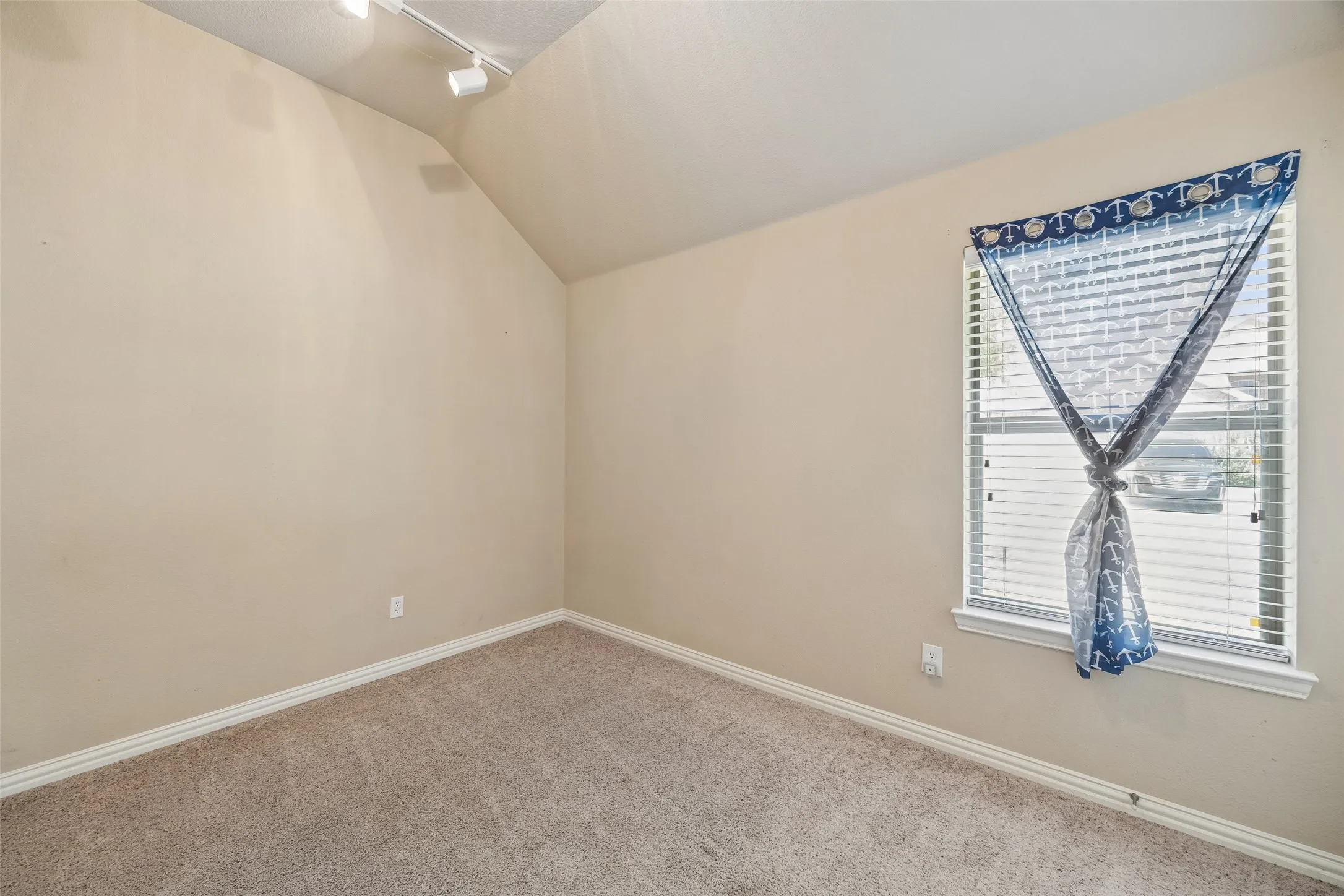 Single Family Residence For Sale in Kaufman County , 2017 Stonewood Court, Heartland, Texas 75126, 3 Bedroom, 3 Bathroom, 2 Garage spaces, 2,506 Sqft, built in 2008, mls#21382869, Real Estate Agent in Heartland, Homes For Sale in Kaufman county, Homes For Sale in Heartland, Realtor in Heartland Texas, Real Estate Brokerage Independent Realty Texas, Luminita Cordes Realtor