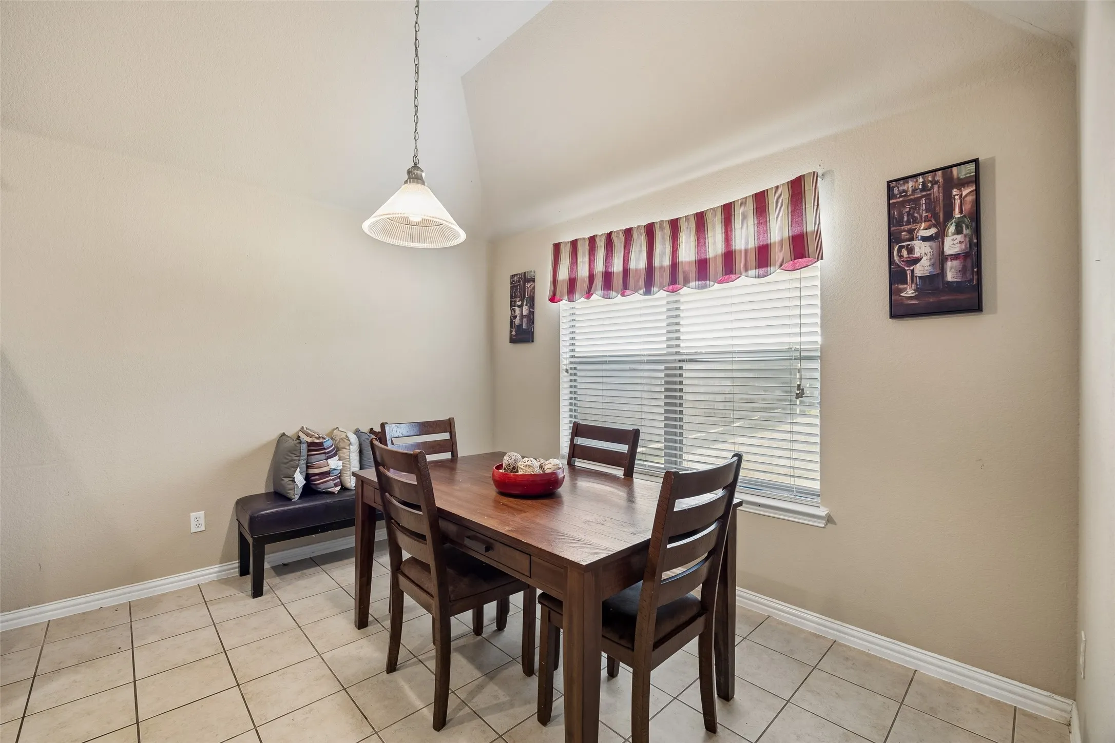Single Family Residence For Sale in Kaufman County , 2017 Stonewood Court, Heartland, Texas 75126, 3 Bedroom, 3 Bathroom, 2 Garage spaces, 2,506 Sqft, built in 2008, mls#21382869, Real Estate Agent in Heartland, Homes For Sale in Kaufman county, Homes For Sale in Heartland, Realtor in Heartland Texas, Real Estate Brokerage Independent Realty Texas, Luminita Cordes Realtor