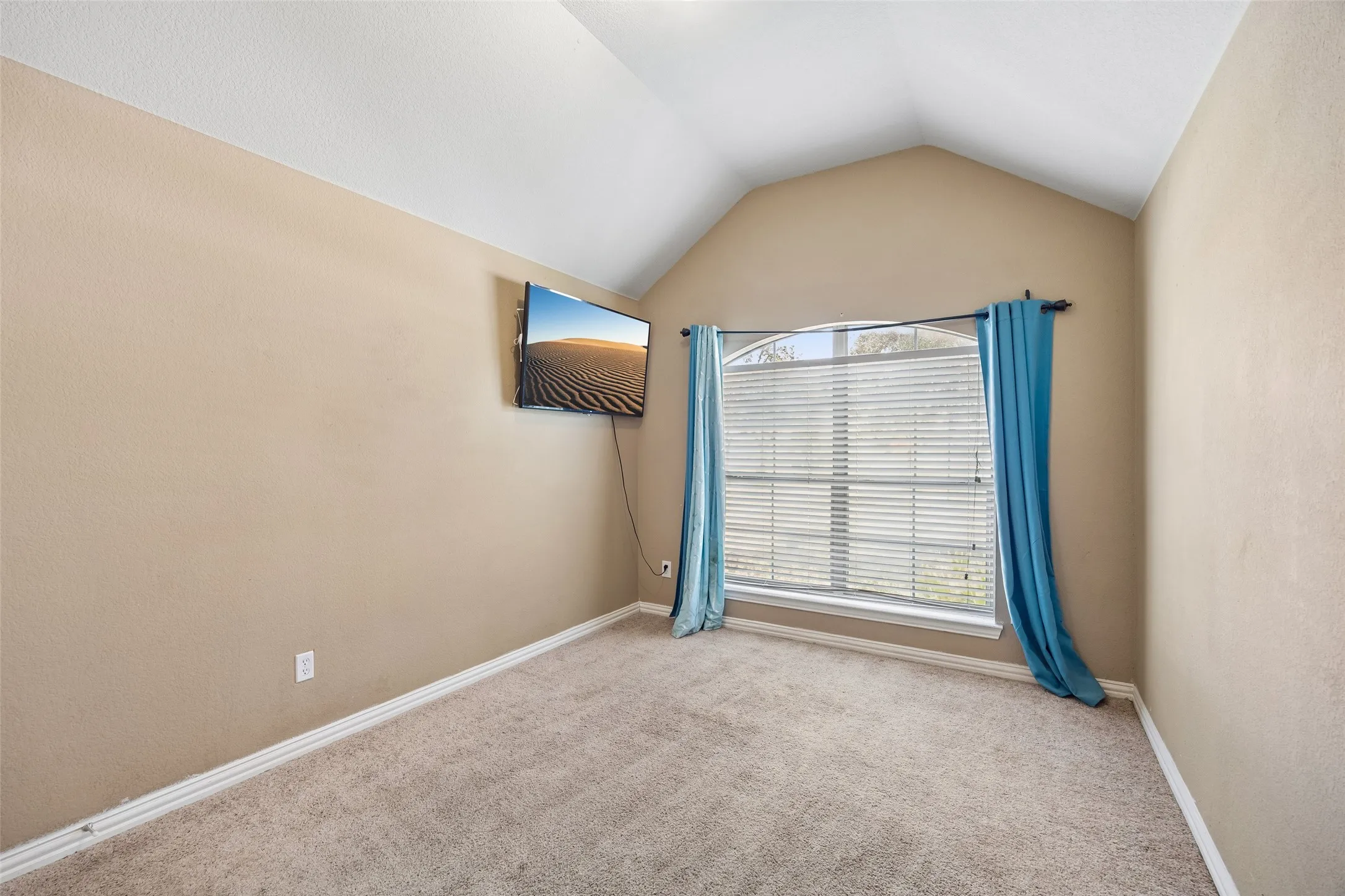 Single Family Residence For Sale in Kaufman County , 2017 Stonewood Court, Heartland, Texas 75126, 3 Bedroom, 3 Bathroom, 2 Garage spaces, 2,506 Sqft, built in 2008, mls#21382869, Real Estate Agent in Heartland, Homes For Sale in Kaufman county, Homes For Sale in Heartland, Realtor in Heartland Texas, Real Estate Brokerage Independent Realty Texas, Luminita Cordes Realtor