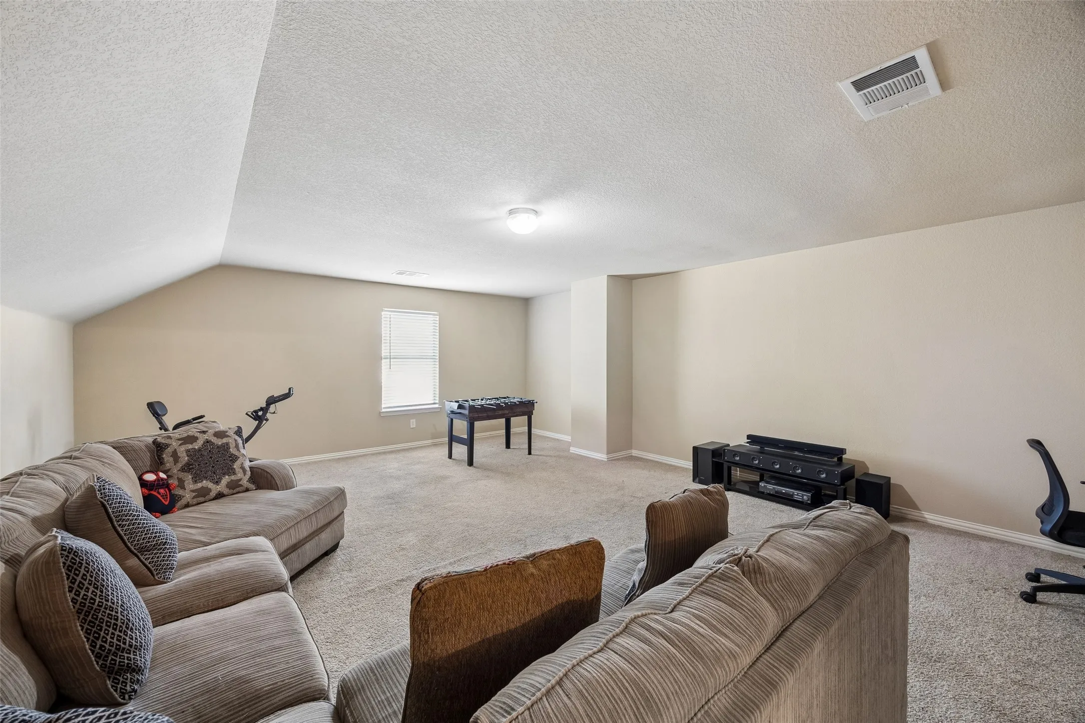 Single Family Residence For Sale in Kaufman County , 2017 Stonewood Court, Heartland, Texas 75126, 3 Bedroom, 3 Bathroom, 2 Garage spaces, 2,506 Sqft, built in 2008, mls#21382869, Real Estate Agent in Heartland, Homes For Sale in Kaufman county, Homes For Sale in Heartland, Realtor in Heartland Texas, Real Estate Brokerage Independent Realty Texas, Luminita Cordes Realtor