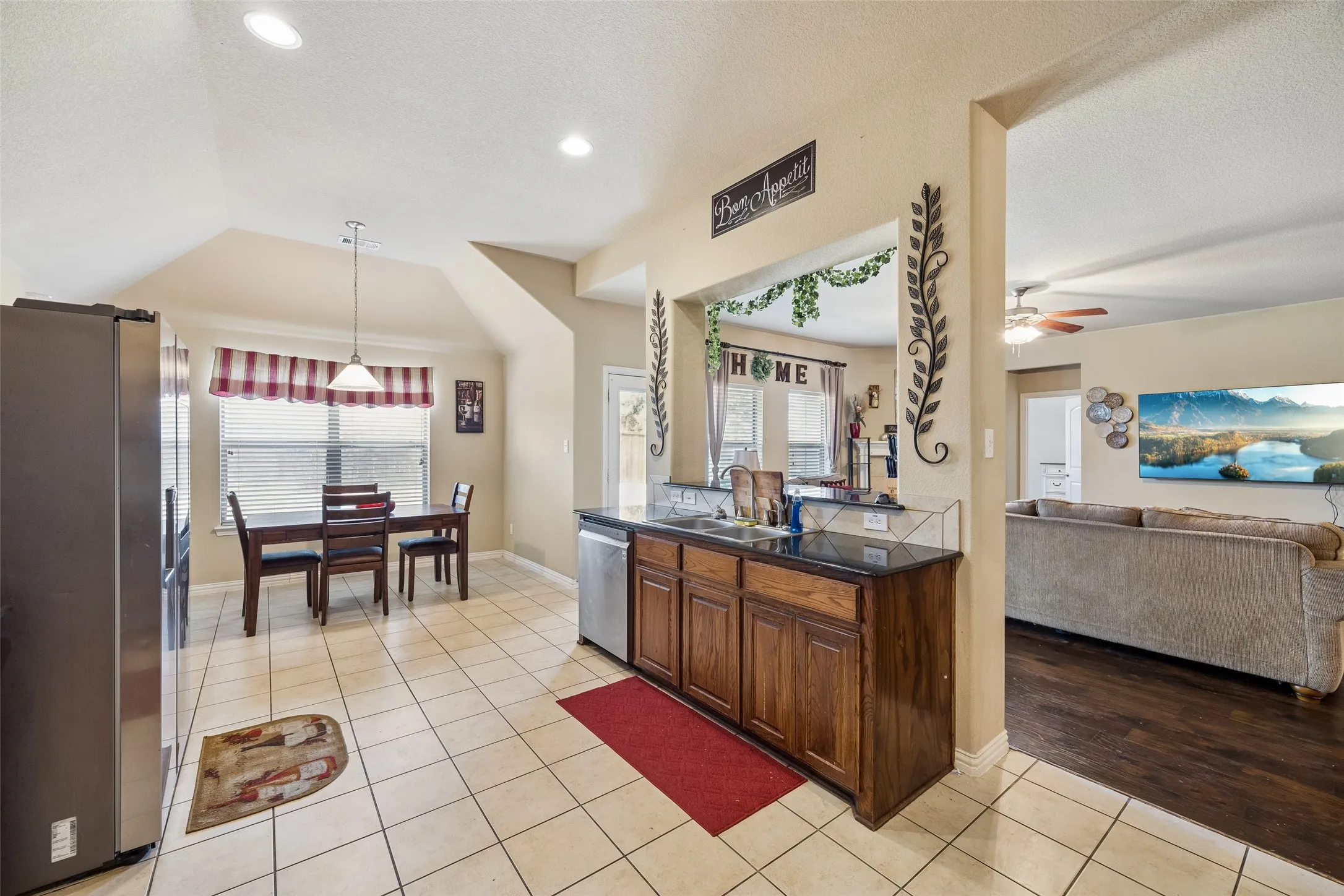 Single Family Residence For Sale in Kaufman County , 2017 Stonewood Court, Heartland, Texas 75126, 3 Bedroom, 3 Bathroom, 2 Garage spaces, 2,506 Sqft, built in 2008, mls#21382869, Real Estate Agent in Heartland, Homes For Sale in Kaufman county, Homes For Sale in Heartland, Realtor in Heartland Texas, Real Estate Brokerage Independent Realty Texas, Luminita Cordes Realtor
