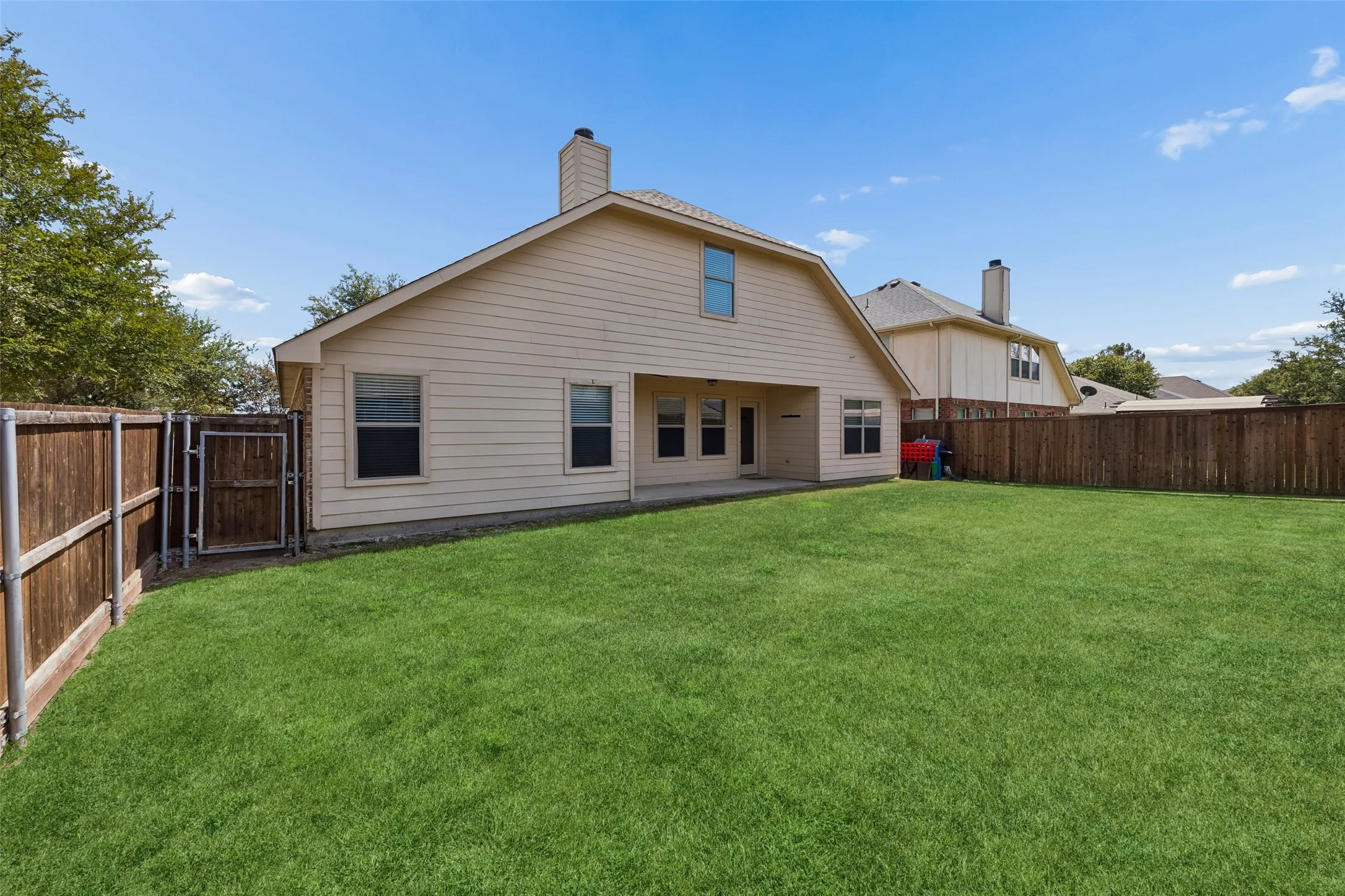 Single Family Residence For Sale in Kaufman County , 2017 Stonewood Court, Heartland, Texas 75126, 3 Bedroom, 3 Bathroom, 2 Garage spaces, 2,506 Sqft, built in 2008, mls#21382869, Real Estate Agent in Heartland, Homes For Sale in Kaufman county, Homes For Sale in Heartland, Realtor in Heartland Texas, Real Estate Brokerage Independent Realty Texas, Luminita Cordes Realtor