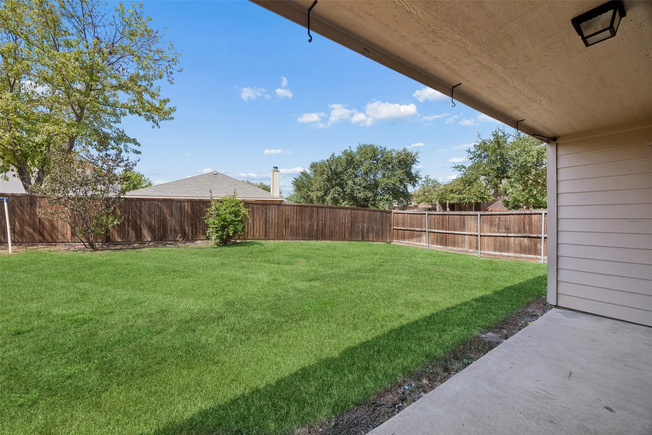 Single Family Residence For Sale in Kaufman County , 2017 Stonewood Court, Heartland, Texas 75126, 3 Bedroom, 3 Bathroom, 2 Garage spaces, 2,506 Sqft, built in 2008, mls#21382869, Real Estate Agent in Heartland, Homes For Sale in Kaufman county, Homes For Sale in Heartland, Realtor in Heartland Texas, Real Estate Brokerage Independent Realty Texas, Luminita Cordes Realtor