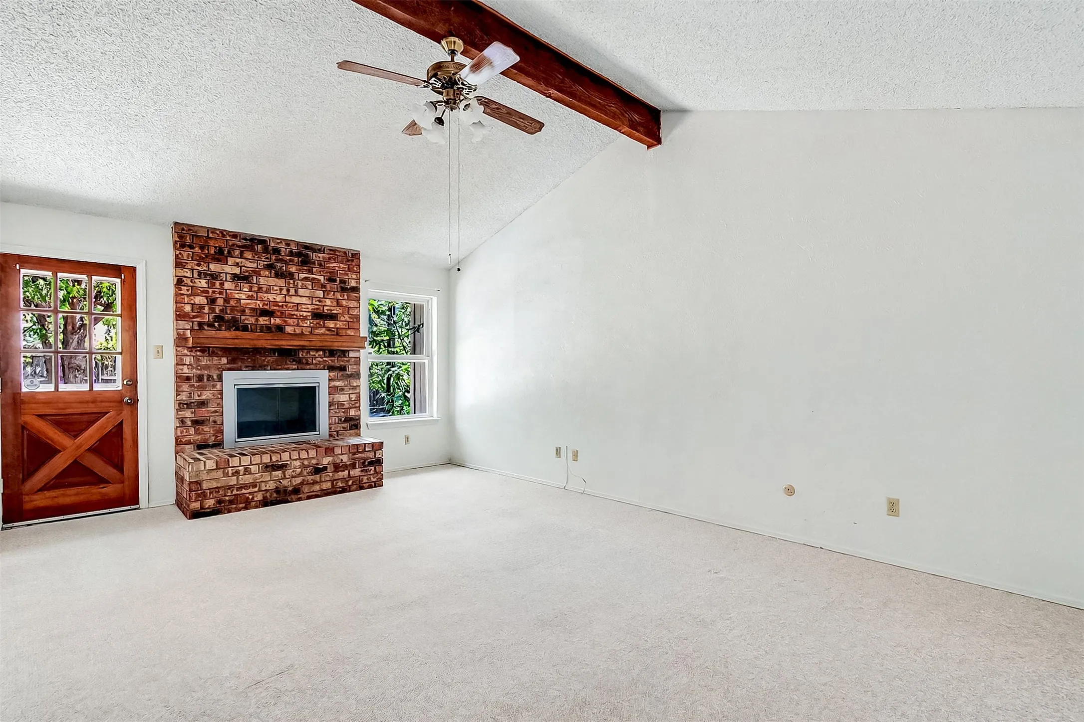 Single Family Residence For Rent in Tarrant County , 3816 Del Rio Drive, Fort Worth, Texas 76133, 3 Bedroom, 2 Bathroom, 2 Garage spaces, 1,352 Sqft, built in 1977, mls#21386108, Real Estate Agent in Fort Worth, Homes For Rent in Tarrant county, Homes For Rent in Fort Worth, Realtor in Fort Worth Texas, Real Estate Brokerage Independent Realty Texas, Luminita Cordes Realtor