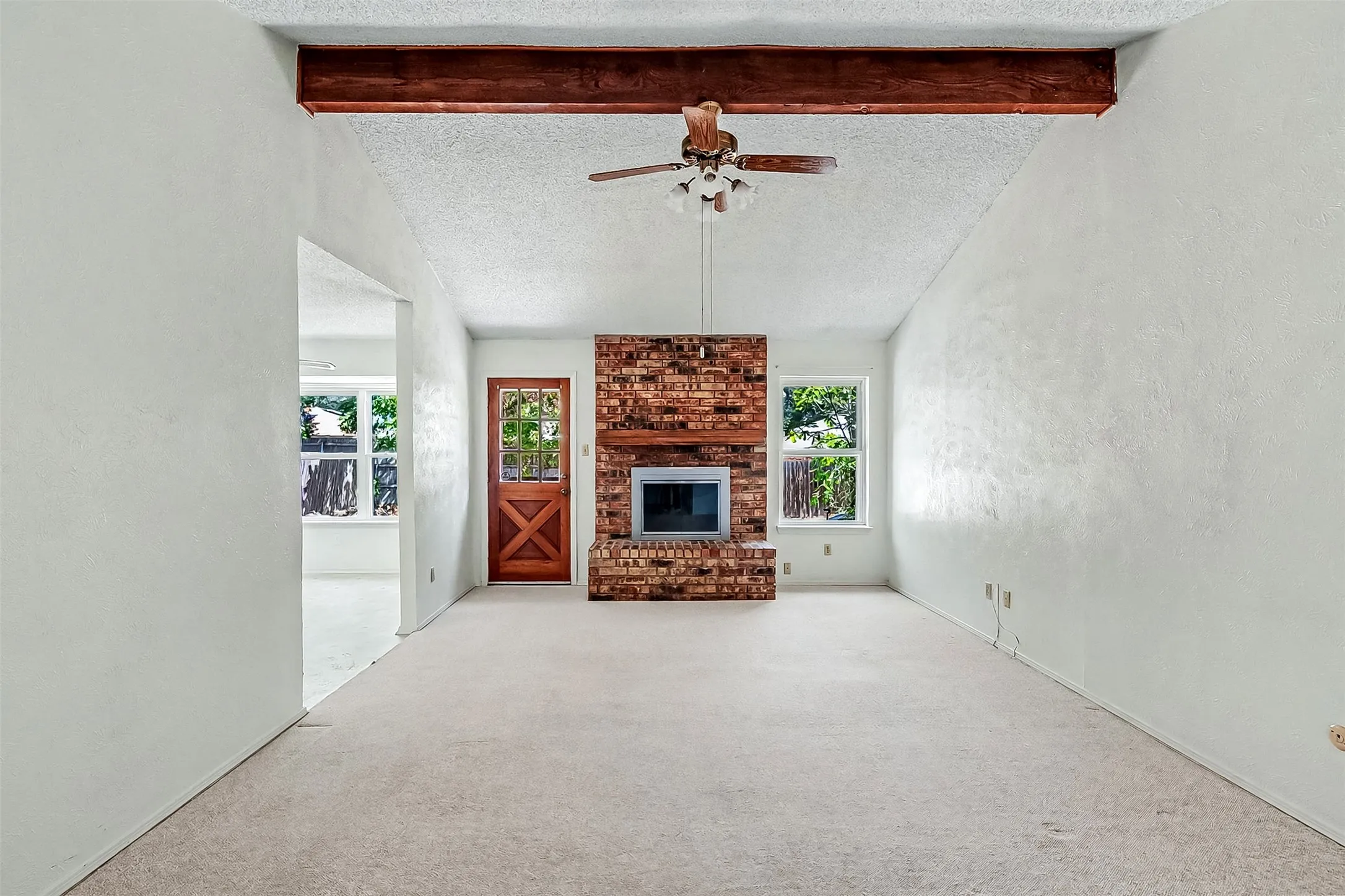 Single Family Residence For Rent in Tarrant County , 3816 Del Rio Drive, Fort Worth, Texas 76133, 3 Bedroom, 2 Bathroom, 2 Garage spaces, 1,352 Sqft, built in 1977, mls#21386108, Real Estate Agent in Fort Worth, Homes For Rent in Tarrant county, Homes For Rent in Fort Worth, Realtor in Fort Worth Texas, Real Estate Brokerage Independent Realty Texas, Luminita Cordes Realtor