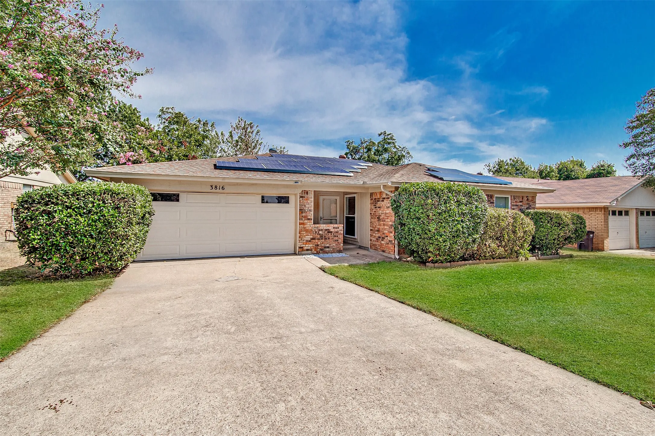 Single Family Residence For Rent in Tarrant County , 3816 Del Rio Drive, Fort Worth, Texas 76133, 3 Bedroom, 2 Bathroom, 2 Garage spaces, 1,352 Sqft, built in 1977, mls#21386108, Real Estate Agent in Fort Worth, Homes For Rent in Tarrant county, Homes For Rent in Fort Worth, Realtor in Fort Worth Texas, Real Estate Brokerage Independent Realty Texas, Luminita Cordes Realtor
