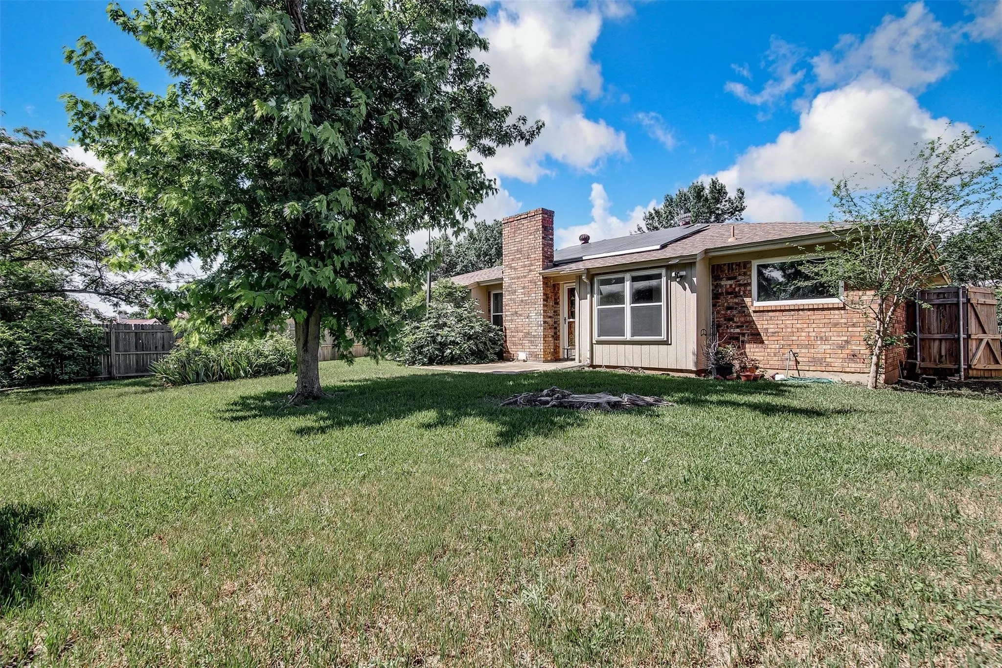Single Family Residence For Rent in Tarrant County , 3816 Del Rio Drive, Fort Worth, Texas 76133, 3 Bedroom, 2 Bathroom, 2 Garage spaces, 1,352 Sqft, built in 1977, mls#21386108, Real Estate Agent in Fort Worth, Homes For Rent in Tarrant county, Homes For Rent in Fort Worth, Realtor in Fort Worth Texas, Real Estate Brokerage Independent Realty Texas, Luminita Cordes Realtor