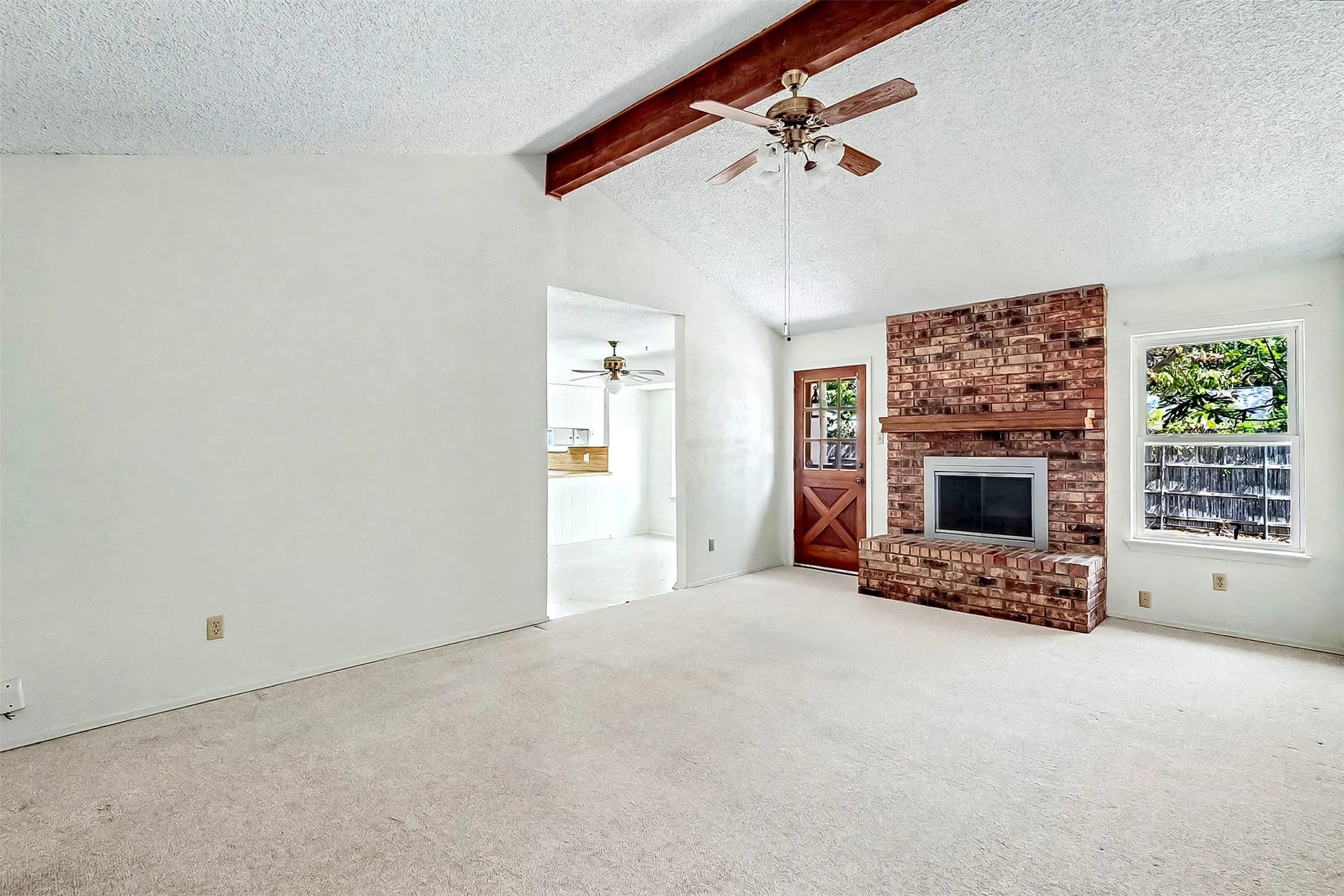 Single Family Residence For Rent in Tarrant County , 3816 Del Rio Drive, Fort Worth, Texas 76133, 3 Bedroom, 2 Bathroom, 2 Garage spaces, 1,352 Sqft, built in 1977, mls#21386108, Real Estate Agent in Fort Worth, Homes For Rent in Tarrant county, Homes For Rent in Fort Worth, Realtor in Fort Worth Texas, Real Estate Brokerage Independent Realty Texas, Luminita Cordes Realtor