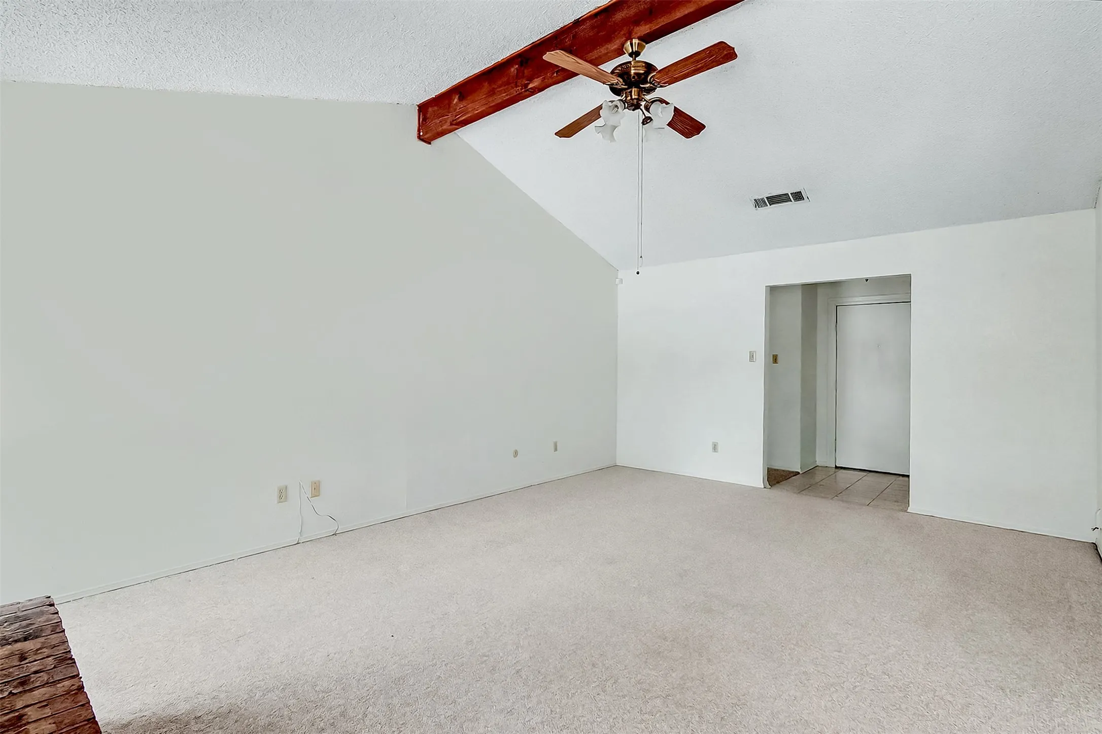 Single Family Residence For Rent in Tarrant County , 3816 Del Rio Drive, Fort Worth, Texas 76133, 3 Bedroom, 2 Bathroom, 2 Garage spaces, 1,352 Sqft, built in 1977, mls#21386108, Real Estate Agent in Fort Worth, Homes For Rent in Tarrant county, Homes For Rent in Fort Worth, Realtor in Fort Worth Texas, Real Estate Brokerage Independent Realty Texas, Luminita Cordes Realtor