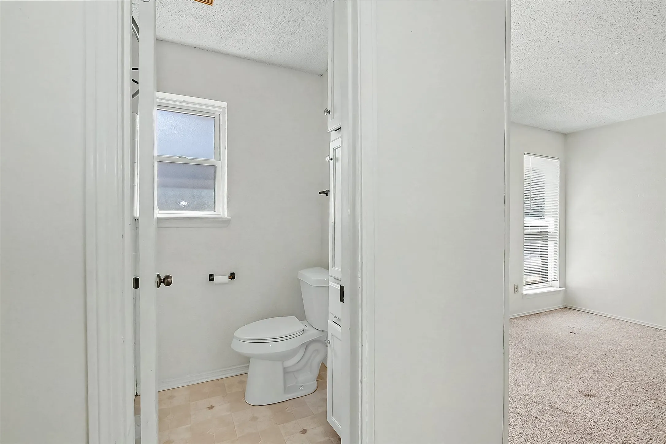 Single Family Residence For Rent in Tarrant County , 3816 Del Rio Drive, Fort Worth, Texas 76133, 3 Bedroom, 2 Bathroom, 2 Garage spaces, 1,352 Sqft, built in 1977, mls#21386108, Real Estate Agent in Fort Worth, Homes For Rent in Tarrant county, Homes For Rent in Fort Worth, Realtor in Fort Worth Texas, Real Estate Brokerage Independent Realty Texas, Luminita Cordes Realtor