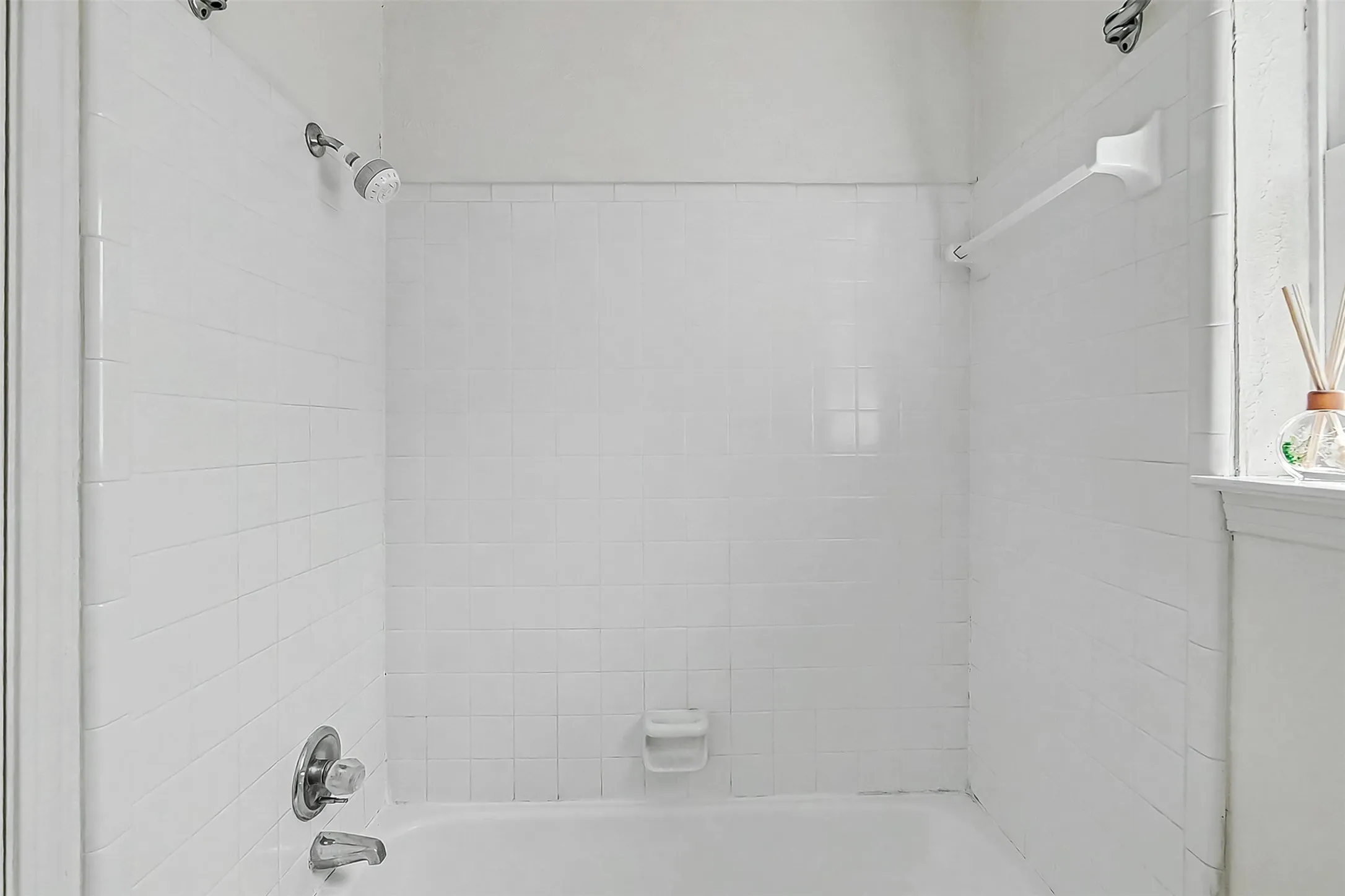 Single Family Residence For Rent in Tarrant County , 3816 Del Rio Drive, Fort Worth, Texas 76133, 3 Bedroom, 2 Bathroom, 2 Garage spaces, 1,352 Sqft, built in 1977, mls#21386108, Real Estate Agent in Fort Worth, Homes For Rent in Tarrant county, Homes For Rent in Fort Worth, Realtor in Fort Worth Texas, Real Estate Brokerage Independent Realty Texas, Luminita Cordes Realtor