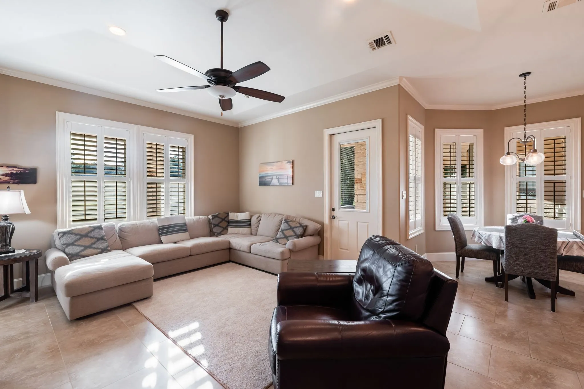Single Family Residence For Sale in Navarro County , 560 Clubhouse Drive, Corsicana, Texas 75109, 4 Bedroom, 4 Bathroom, 3 Garage spaces, 3,404 Sqft, built in 2014, mls#21378542, Real Estate Agent in Corsicana, Homes For Sale in Navarro county, Homes For Sale in Corsicana, Realtor in Corsicana Texas, Real Estate Brokerage Independent Realty Texas, Luminita Cordes Realtor