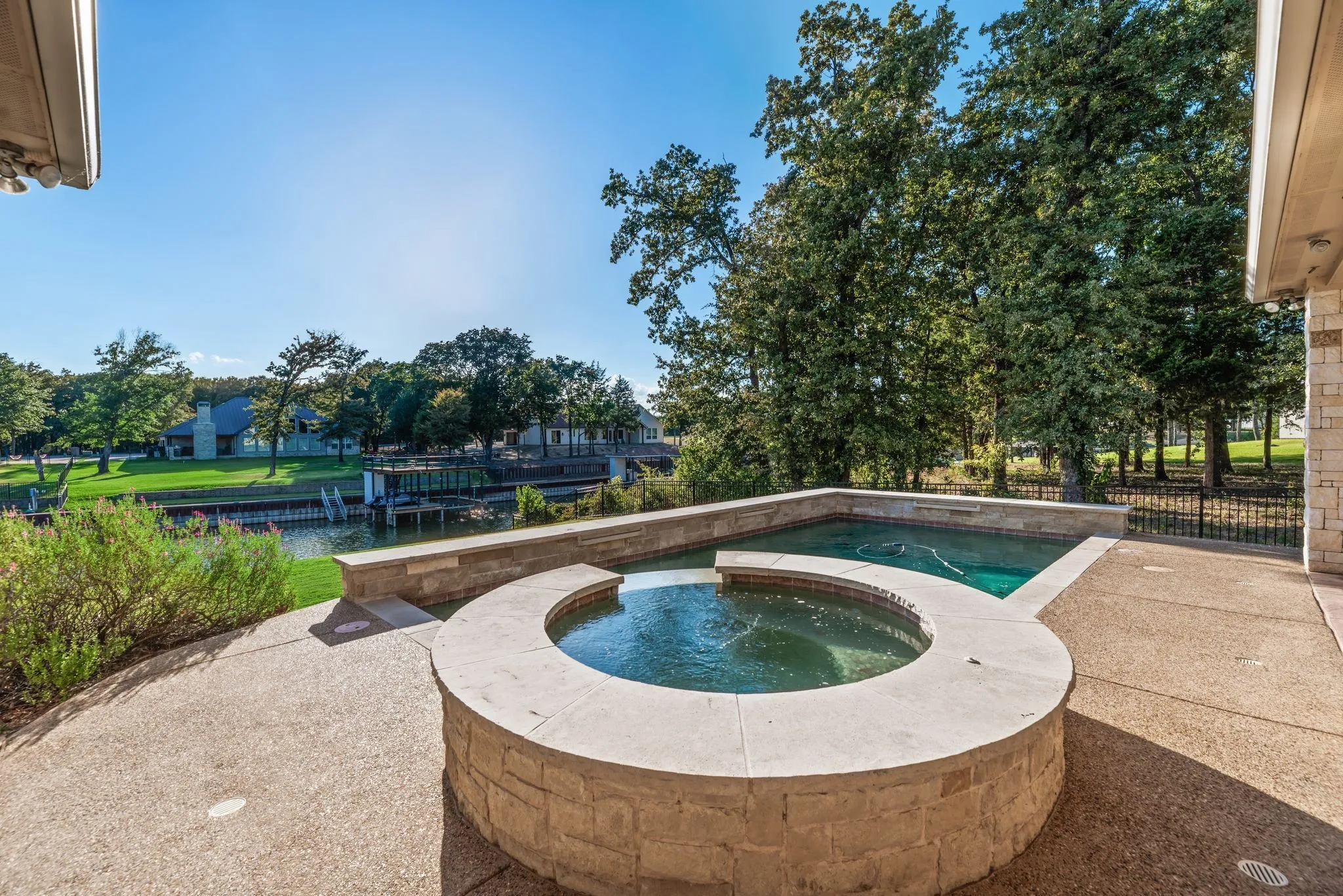 Single Family Residence For Sale in Navarro County , 560 Clubhouse Drive, Corsicana, Texas 75109, 4 Bedroom, 4 Bathroom, 3 Garage spaces, 3,404 Sqft, built in 2014, mls#21378542, Real Estate Agent in Corsicana, Homes For Sale in Navarro county, Homes For Sale in Corsicana, Realtor in Corsicana Texas, Real Estate Brokerage Independent Realty Texas, Luminita Cordes Realtor