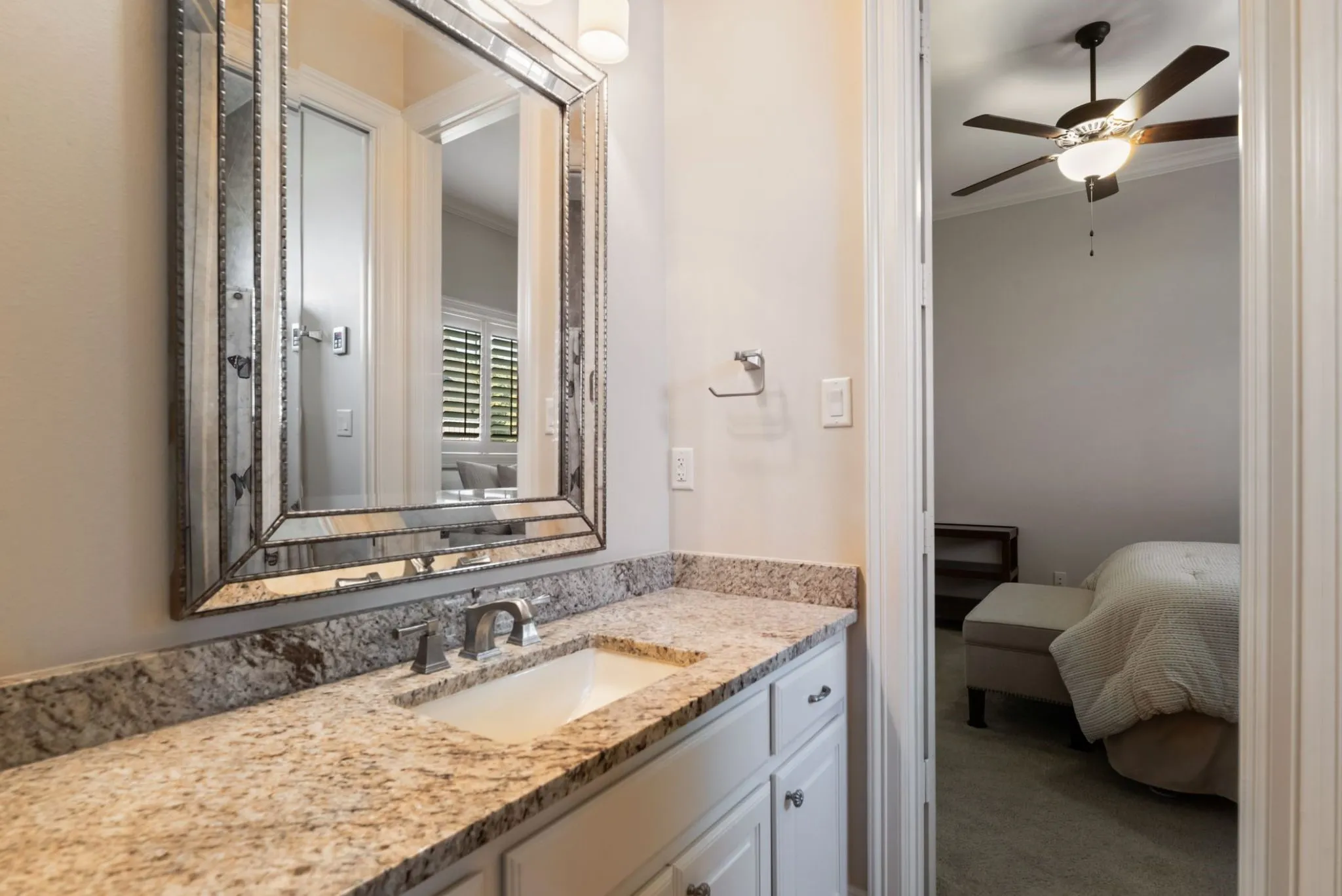 Single Family Residence For Sale in Navarro County , 560 Clubhouse Drive, Corsicana, Texas 75109, 4 Bedroom, 4 Bathroom, 3 Garage spaces, 3,404 Sqft, built in 2014, mls#21378542, Real Estate Agent in Corsicana, Homes For Sale in Navarro county, Homes For Sale in Corsicana, Realtor in Corsicana Texas, Real Estate Brokerage Independent Realty Texas, Luminita Cordes Realtor