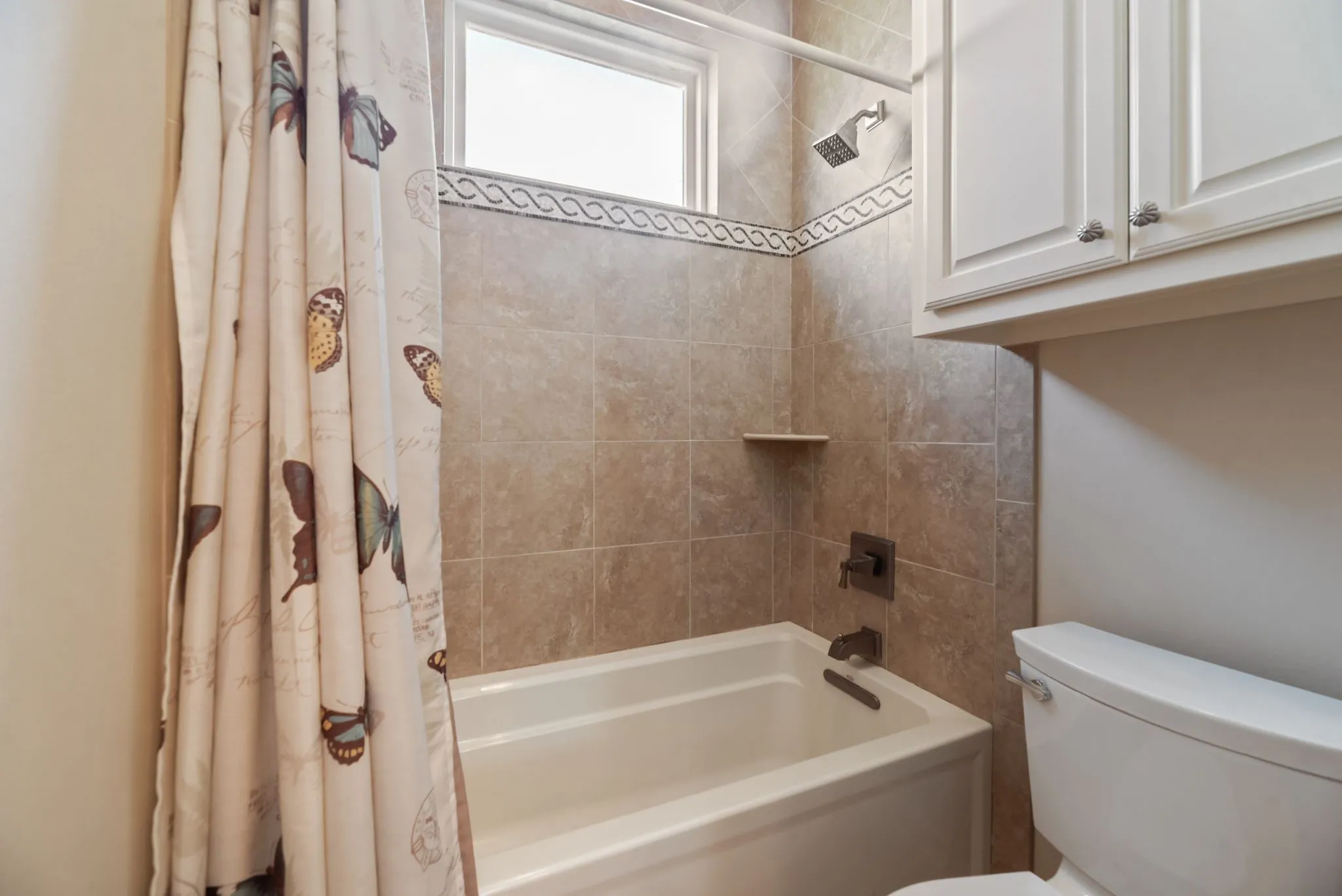 Single Family Residence For Sale in Navarro County , 560 Clubhouse Drive, Corsicana, Texas 75109, 4 Bedroom, 4 Bathroom, 3 Garage spaces, 3,404 Sqft, built in 2014, mls#21378542, Real Estate Agent in Corsicana, Homes For Sale in Navarro county, Homes For Sale in Corsicana, Realtor in Corsicana Texas, Real Estate Brokerage Independent Realty Texas, Luminita Cordes Realtor