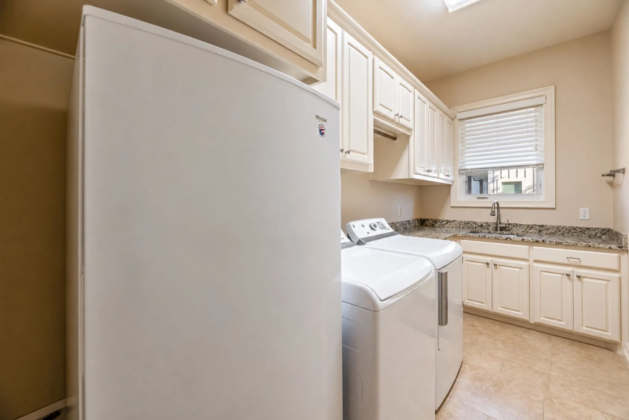 Single Family Residence For Sale in Navarro County , 560 Clubhouse Drive, Corsicana, Texas 75109, 4 Bedroom, 4 Bathroom, 3 Garage spaces, 3,404 Sqft, built in 2014, mls#21378542, Real Estate Agent in Corsicana, Homes For Sale in Navarro county, Homes For Sale in Corsicana, Realtor in Corsicana Texas, Real Estate Brokerage Independent Realty Texas, Luminita Cordes Realtor