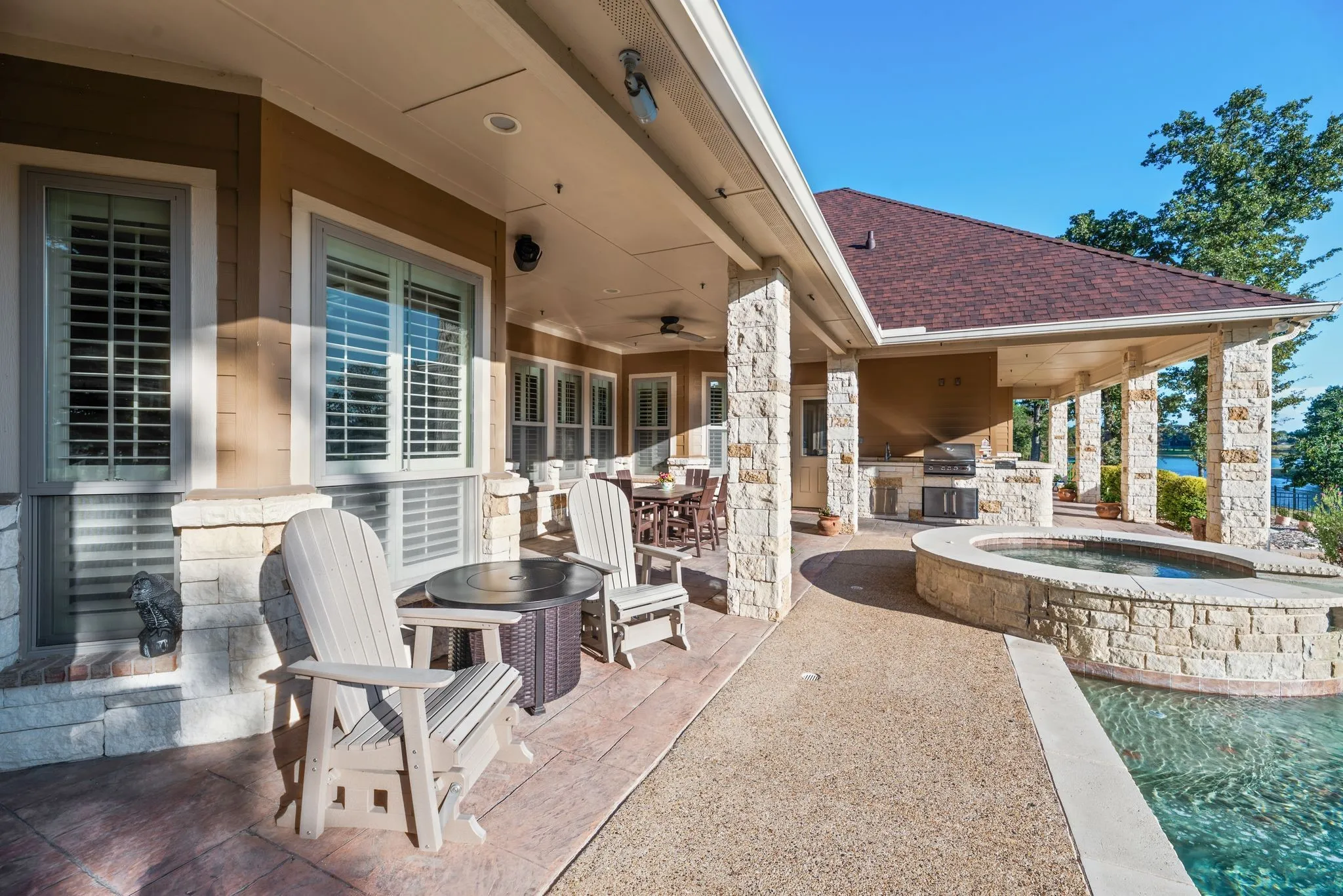 Single Family Residence For Sale in Navarro County , 560 Clubhouse Drive, Corsicana, Texas 75109, 4 Bedroom, 4 Bathroom, 3 Garage spaces, 3,404 Sqft, built in 2014, mls#21378542, Real Estate Agent in Corsicana, Homes For Sale in Navarro county, Homes For Sale in Corsicana, Realtor in Corsicana Texas, Real Estate Brokerage Independent Realty Texas, Luminita Cordes Realtor