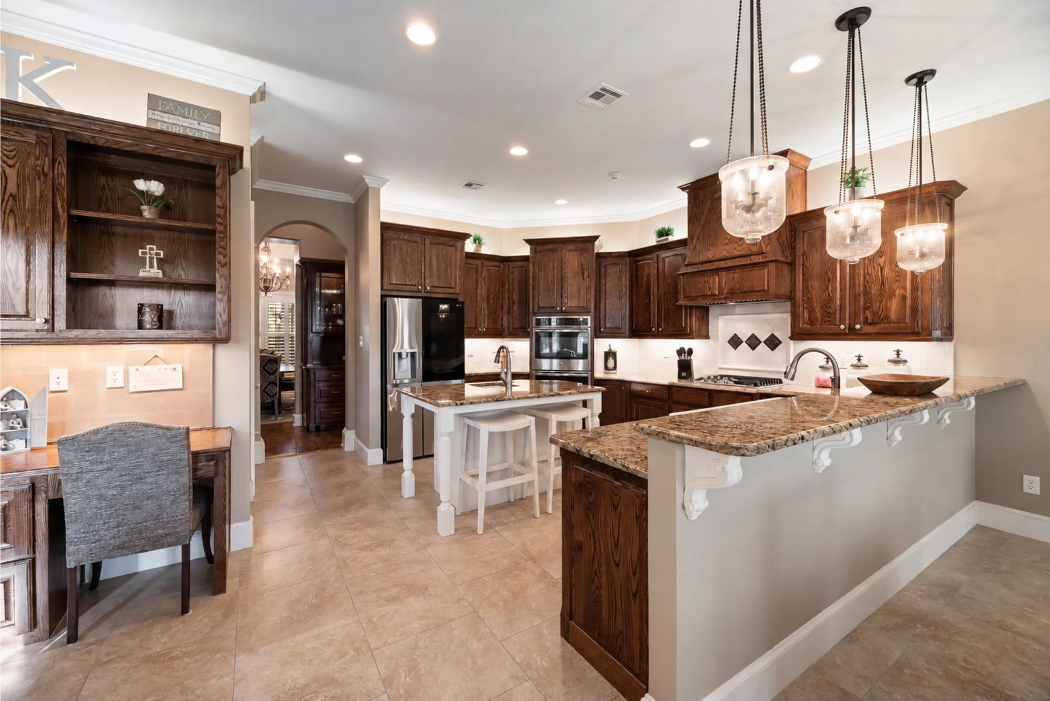 Single Family Residence For Sale in Navarro County , 560 Clubhouse Drive, Corsicana, Texas 75109, 4 Bedroom, 4 Bathroom, 3 Garage spaces, 3,404 Sqft, built in 2014, mls#21378542, Real Estate Agent in Corsicana, Homes For Sale in Navarro county, Homes For Sale in Corsicana, Realtor in Corsicana Texas, Real Estate Brokerage Independent Realty Texas, Luminita Cordes Realtor