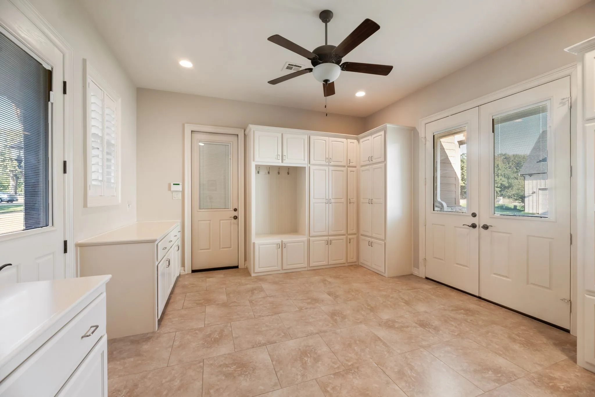 Single Family Residence For Sale in Navarro County , 560 Clubhouse Drive, Corsicana, Texas 75109, 4 Bedroom, 4 Bathroom, 3 Garage spaces, 3,404 Sqft, built in 2014, mls#21378542, Real Estate Agent in Corsicana, Homes For Sale in Navarro county, Homes For Sale in Corsicana, Realtor in Corsicana Texas, Real Estate Brokerage Independent Realty Texas, Luminita Cordes Realtor