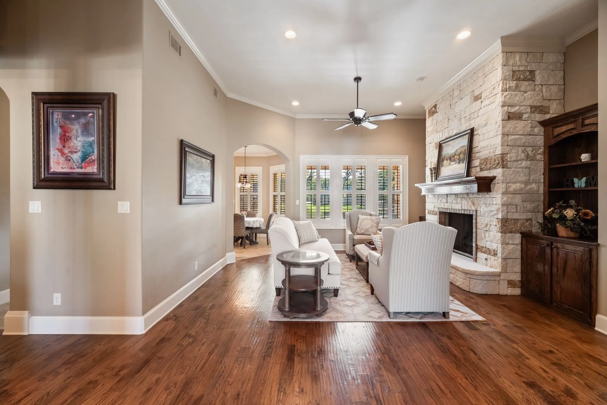 Single Family Residence For Sale in Navarro County , 560 Clubhouse Drive, Corsicana, Texas 75109, 4 Bedroom, 4 Bathroom, 3 Garage spaces, 3,404 Sqft, built in 2014, mls#21378542, Real Estate Agent in Corsicana, Homes For Sale in Navarro county, Homes For Sale in Corsicana, Realtor in Corsicana Texas, Real Estate Brokerage Independent Realty Texas, Luminita Cordes Realtor
