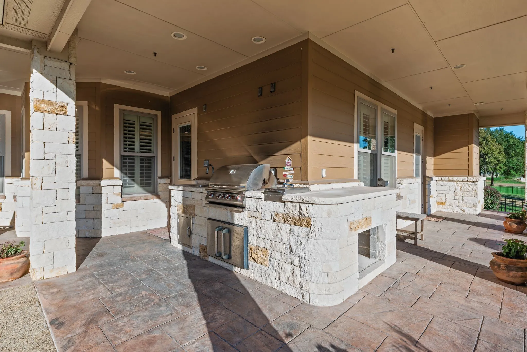 Single Family Residence For Sale in Navarro County , 560 Clubhouse Drive, Corsicana, Texas 75109, 4 Bedroom, 4 Bathroom, 3 Garage spaces, 3,404 Sqft, built in 2014, mls#21378542, Real Estate Agent in Corsicana, Homes For Sale in Navarro county, Homes For Sale in Corsicana, Realtor in Corsicana Texas, Real Estate Brokerage Independent Realty Texas, Luminita Cordes Realtor