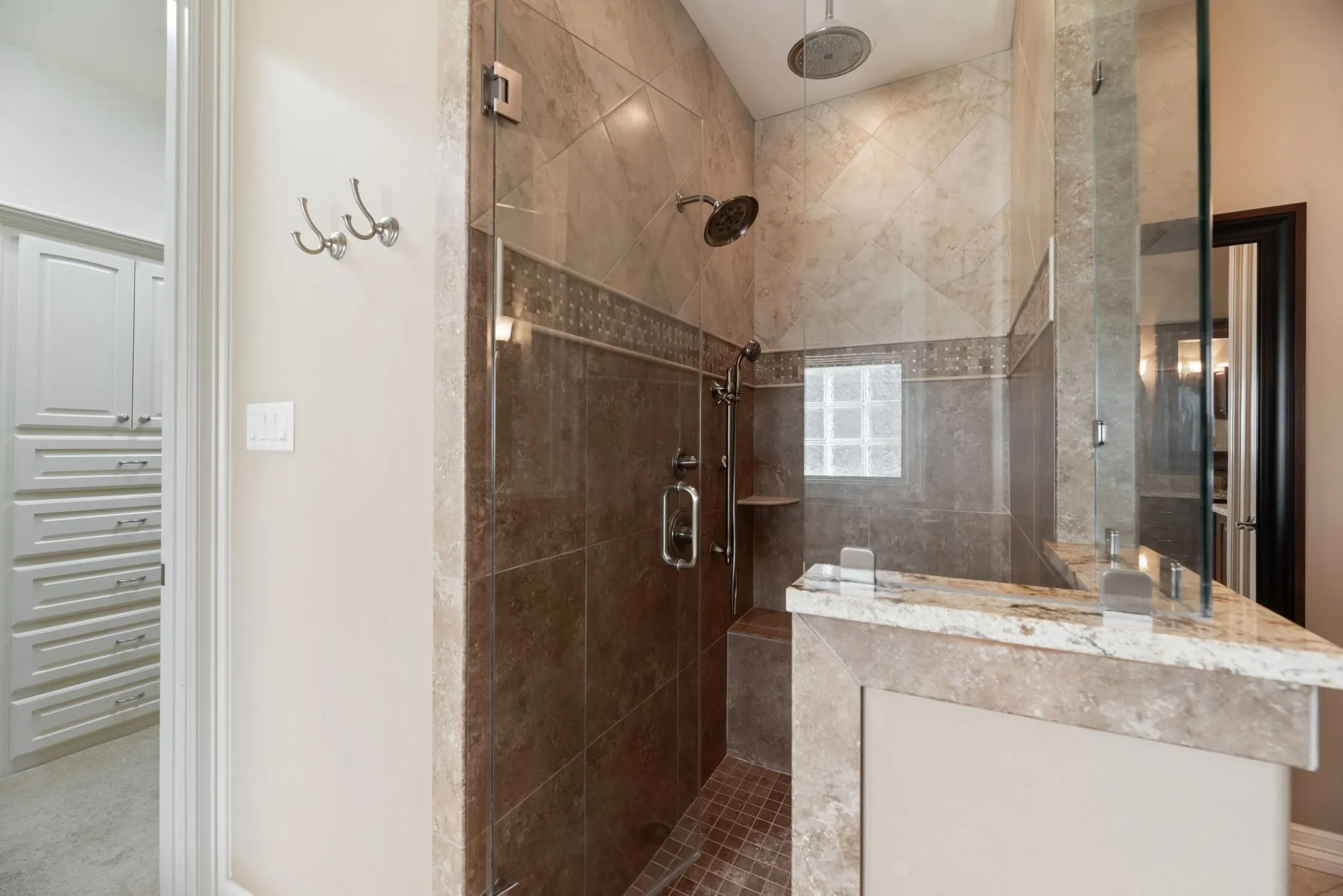 Single Family Residence For Sale in Navarro County , 560 Clubhouse Drive, Corsicana, Texas 75109, 4 Bedroom, 4 Bathroom, 3 Garage spaces, 3,404 Sqft, built in 2014, mls#21378542, Real Estate Agent in Corsicana, Homes For Sale in Navarro county, Homes For Sale in Corsicana, Realtor in Corsicana Texas, Real Estate Brokerage Independent Realty Texas, Luminita Cordes Realtor