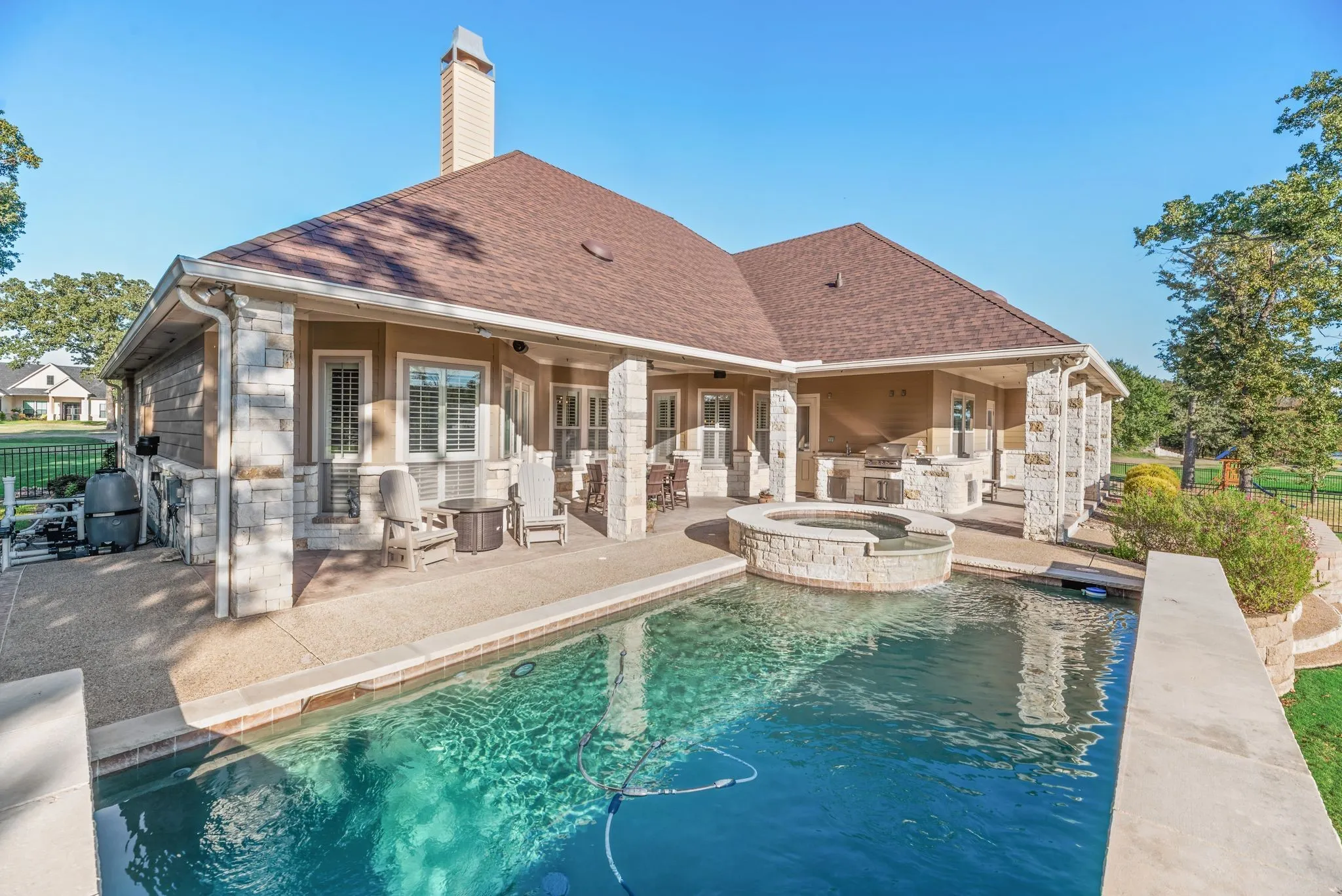 Single Family Residence For Sale in Navarro County , 560 Clubhouse Drive, Corsicana, Texas 75109, 4 Bedroom, 4 Bathroom, 3 Garage spaces, 3,404 Sqft, built in 2014, mls#21378542, Real Estate Agent in Corsicana, Homes For Sale in Navarro county, Homes For Sale in Corsicana, Realtor in Corsicana Texas, Real Estate Brokerage Independent Realty Texas, Luminita Cordes Realtor