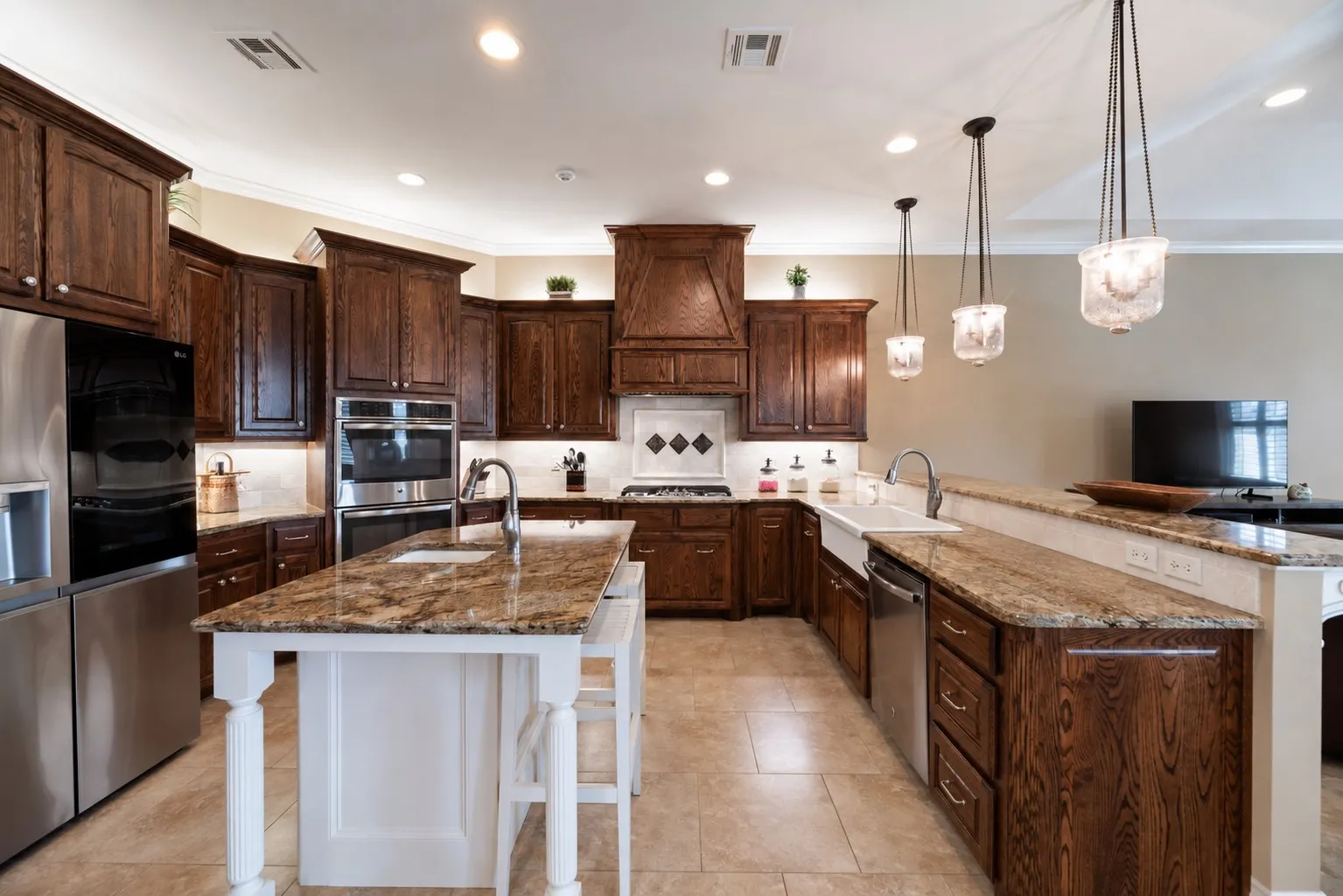 Single Family Residence For Sale in Navarro County , 560 Clubhouse Drive, Corsicana, Texas 75109, 4 Bedroom, 4 Bathroom, 3 Garage spaces, 3,404 Sqft, built in 2014, mls#21378542, Real Estate Agent in Corsicana, Homes For Sale in Navarro county, Homes For Sale in Corsicana, Realtor in Corsicana Texas, Real Estate Brokerage Independent Realty Texas, Luminita Cordes Realtor