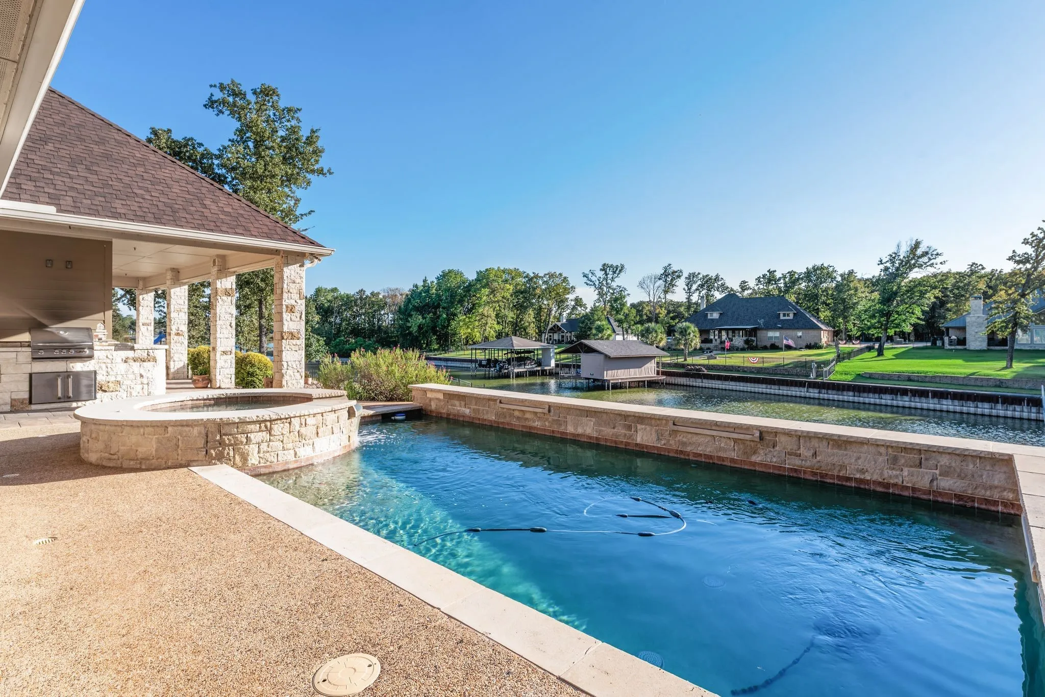 Single Family Residence For Sale in Navarro County , 560 Clubhouse Drive, Corsicana, Texas 75109, 4 Bedroom, 4 Bathroom, 3 Garage spaces, 3,404 Sqft, built in 2014, mls#21378542, Real Estate Agent in Corsicana, Homes For Sale in Navarro county, Homes For Sale in Corsicana, Realtor in Corsicana Texas, Real Estate Brokerage Independent Realty Texas, Luminita Cordes Realtor