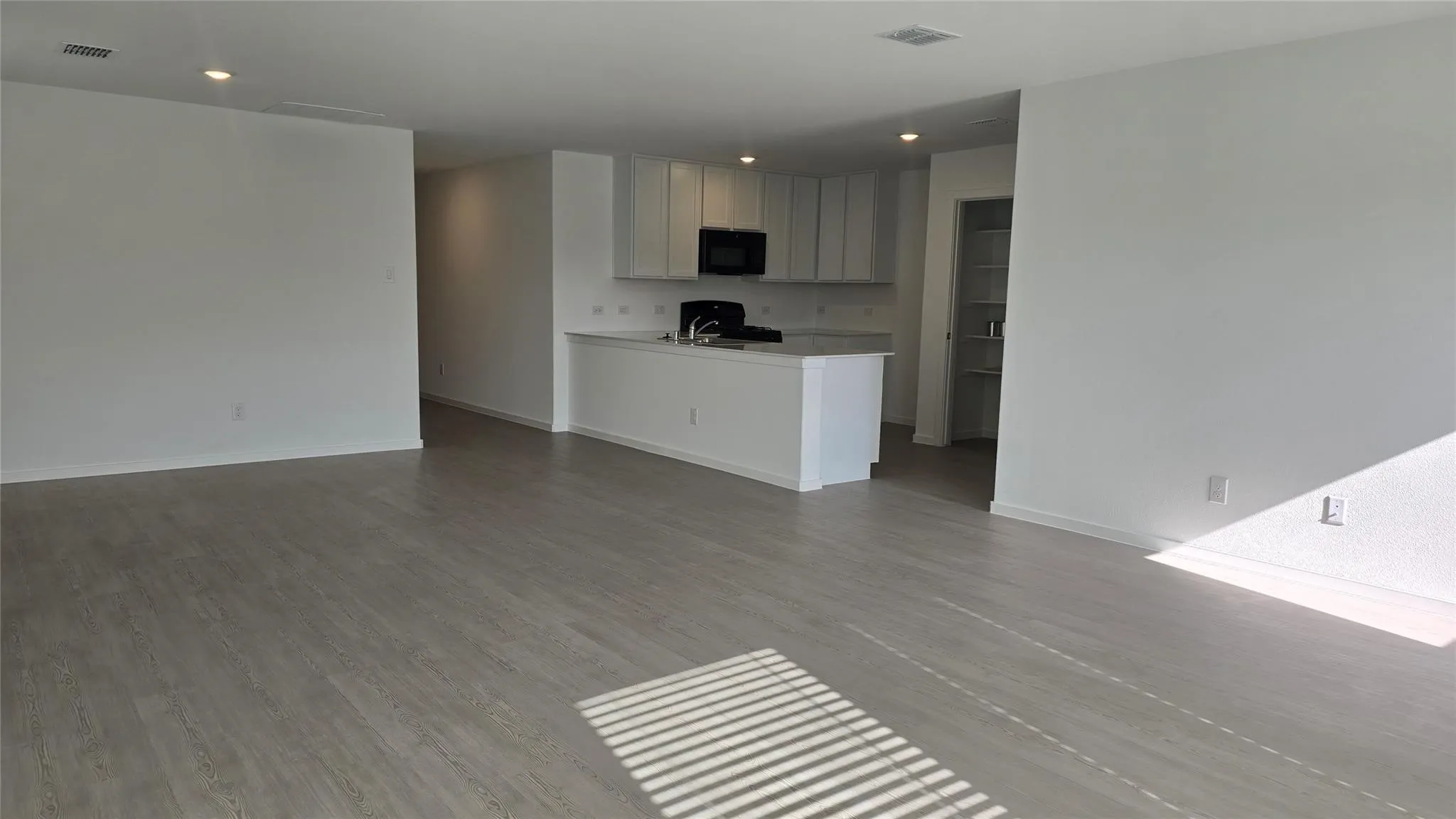 Single Family Residence For Rent in Collin County , 7916 Rutherford Lane, Mc Kinney, Texas 75071, 4 Bedroom, 2 Bathroom, 2 Garage spaces, 2,048 Sqft, built in 2024, mls#21386070, Real Estate Agent in Mc Kinney, Homes For Rent in Collin county, Homes For Rent in Mc Kinney, Realtor in Mc Kinney Texas, Real Estate Brokerage Independent Realty Texas, Luminita Cordes Realtor
