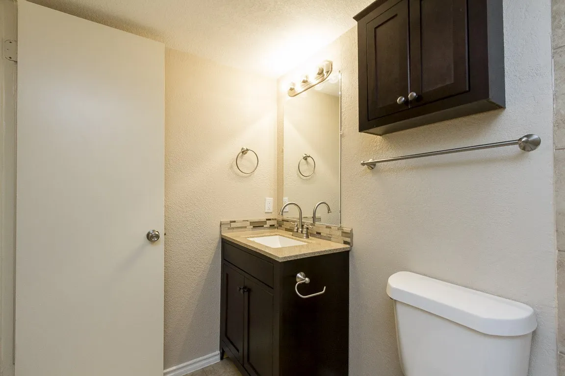 Apartment For Rent in Dallas County , 1317 Annex Avenue 230, Dallas, Texas 75204, 1 Bedroom, 1 Bathroom, Garage spaces, 589 Sqft, built in 1982, mls#21386122, Real Estate Agent in Dallas, Homes For Rent in Dallas county, Homes For Rent in Dallas, Realtor in Dallas Texas, Real Estate Brokerage Independent Realty Texas, Luminita Cordes Realtor
