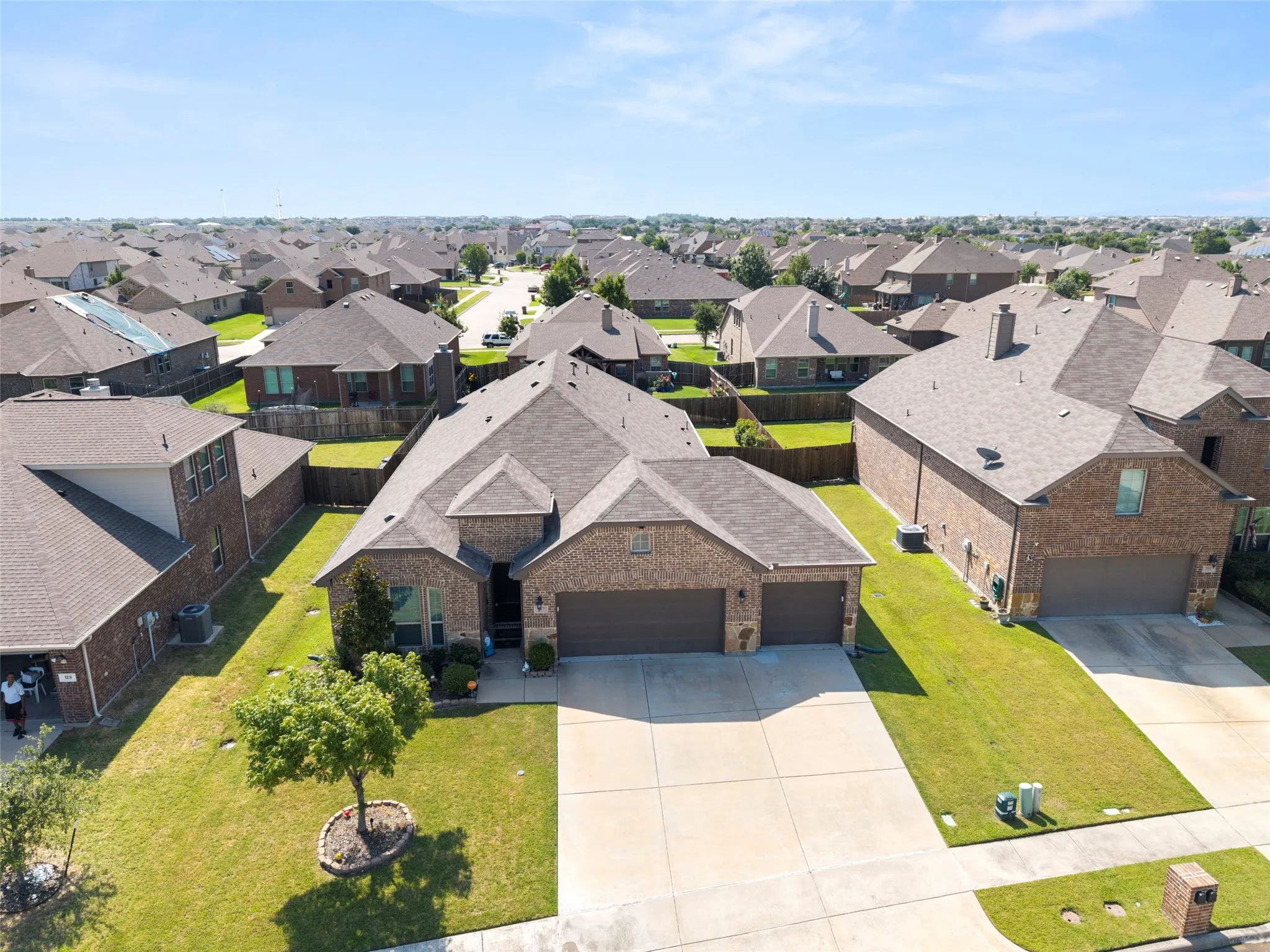 Single Family Residence For Rent in Kaufman County , 127 Chaco Drive, Forney, Texas 75126, 3 Bedroom, 2 Bathroom, 3 Garage spaces, 1,860 Sqft, built in 2017, mls#21386125, Real Estate Agent in Forney, Homes For Rent in Kaufman county, Homes For Rent in Forney, Realtor in Forney Texas, Real Estate Brokerage Independent Realty Texas, Luminita Cordes Realtor
