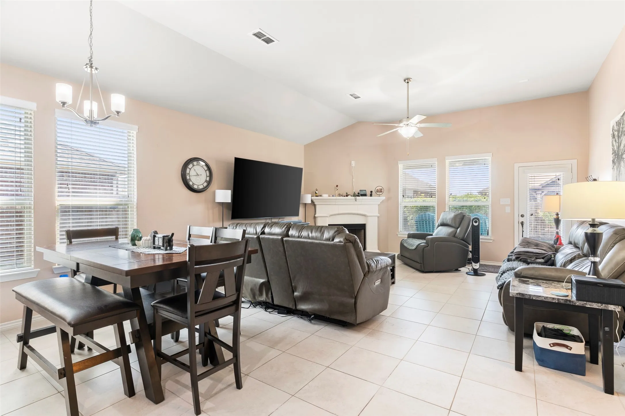 Single Family Residence For Rent in Kaufman County , 127 Chaco Drive, Forney, Texas 75126, 3 Bedroom, 2 Bathroom, 3 Garage spaces, 1,860 Sqft, built in 2017, mls#21386125, Real Estate Agent in Forney, Homes For Rent in Kaufman county, Homes For Rent in Forney, Realtor in Forney Texas, Real Estate Brokerage Independent Realty Texas, Luminita Cordes Realtor