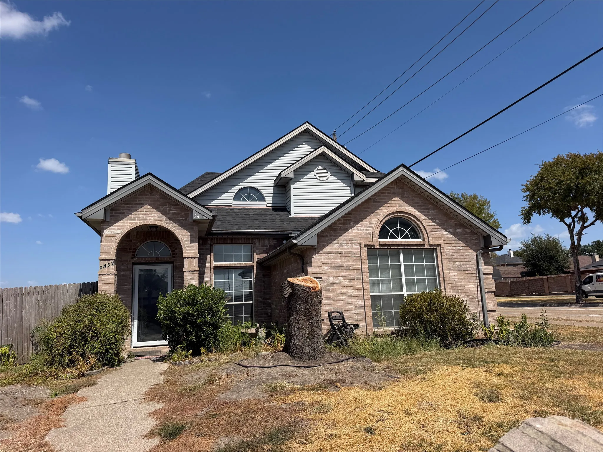 Single Family Residence For Sale in Dallas County , 2437 Baretta Drive, Mesquite, Texas 75181, 3 Bedroom, 3 Bathroom, 2 Garage spaces, 1,700 Sqft, built in 1990, mls#21386126, Real Estate Agent in Mesquite, Homes For Sale in Dallas county, Homes For Sale in Mesquite, Realtor in Mesquite Texas, Real Estate Brokerage Independent Realty Texas, Luminita Cordes Realtor