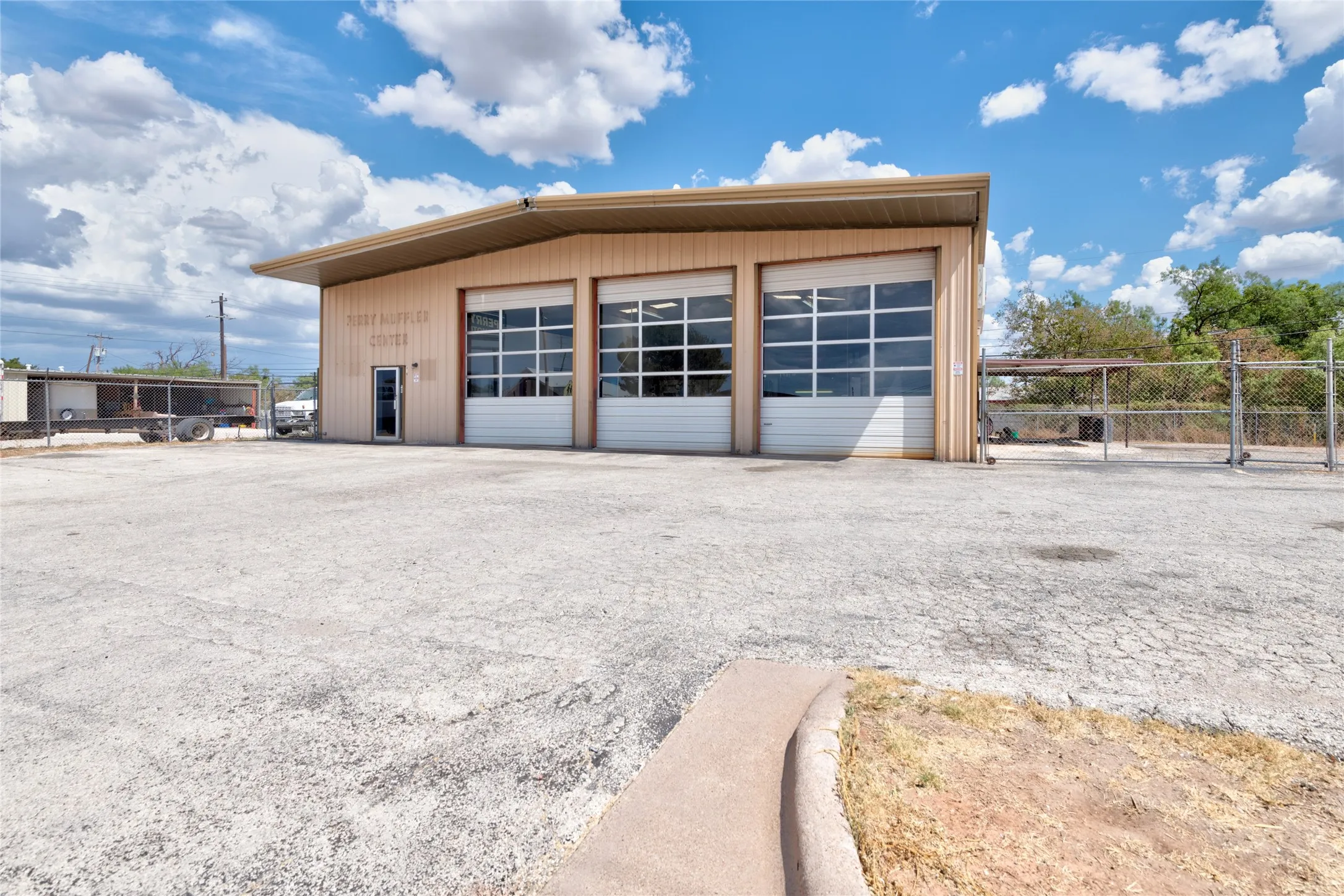 Business For Sale in Taylor County , 409 N Treadaway Boulevard, Abilene, Texas 79601, 0, 0, Garage spaces, 0 Sqft, built in 1981, mls#21385137, Real Estate Agent in Abilene, Homes For Sale in Taylor county, Homes For Sale in Abilene, Realtor in Abilene Texas, Real Estate Brokerage Independent Realty Texas, Luminita Cordes Realtor