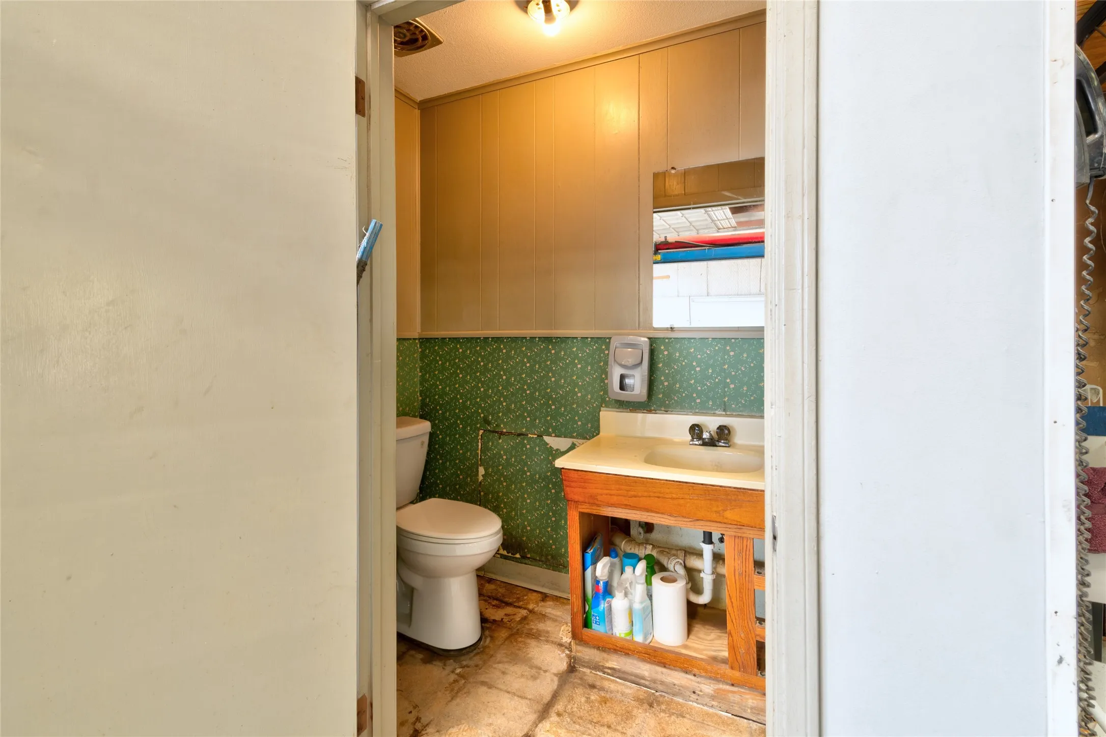 Business For Sale in Taylor County , 409 N Treadaway Boulevard, Abilene, Texas 79601, 0, 0, Garage spaces, 0 Sqft, built in 1981, mls#21385137, Real Estate Agent in Abilene, Homes For Sale in Taylor county, Homes For Sale in Abilene, Realtor in Abilene Texas, Real Estate Brokerage Independent Realty Texas, Luminita Cordes Realtor